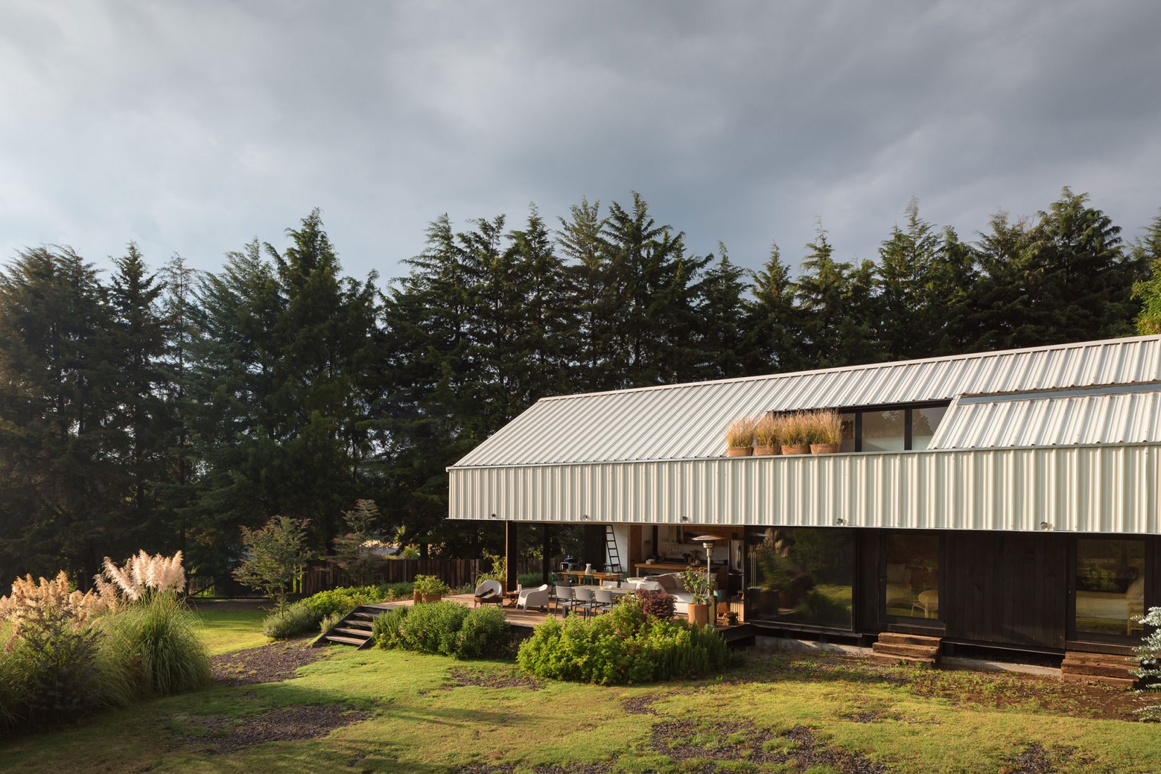 Casa Gardenia por Estudio Atemporal. Fotografía por Luis Gallardo.