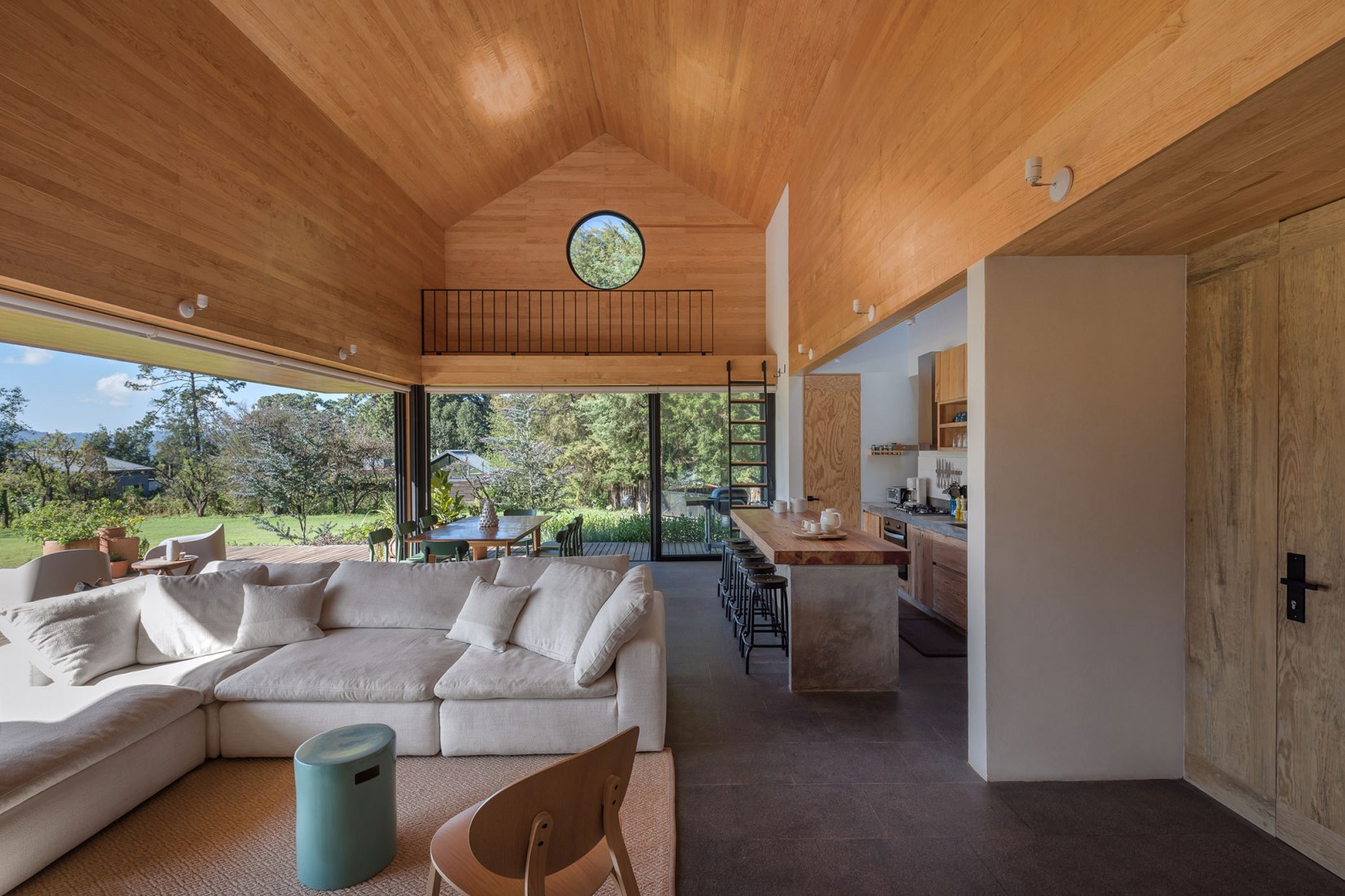 Casa Gardenia por Estudio Atemporal. Fotografía por Luis Gallardo.