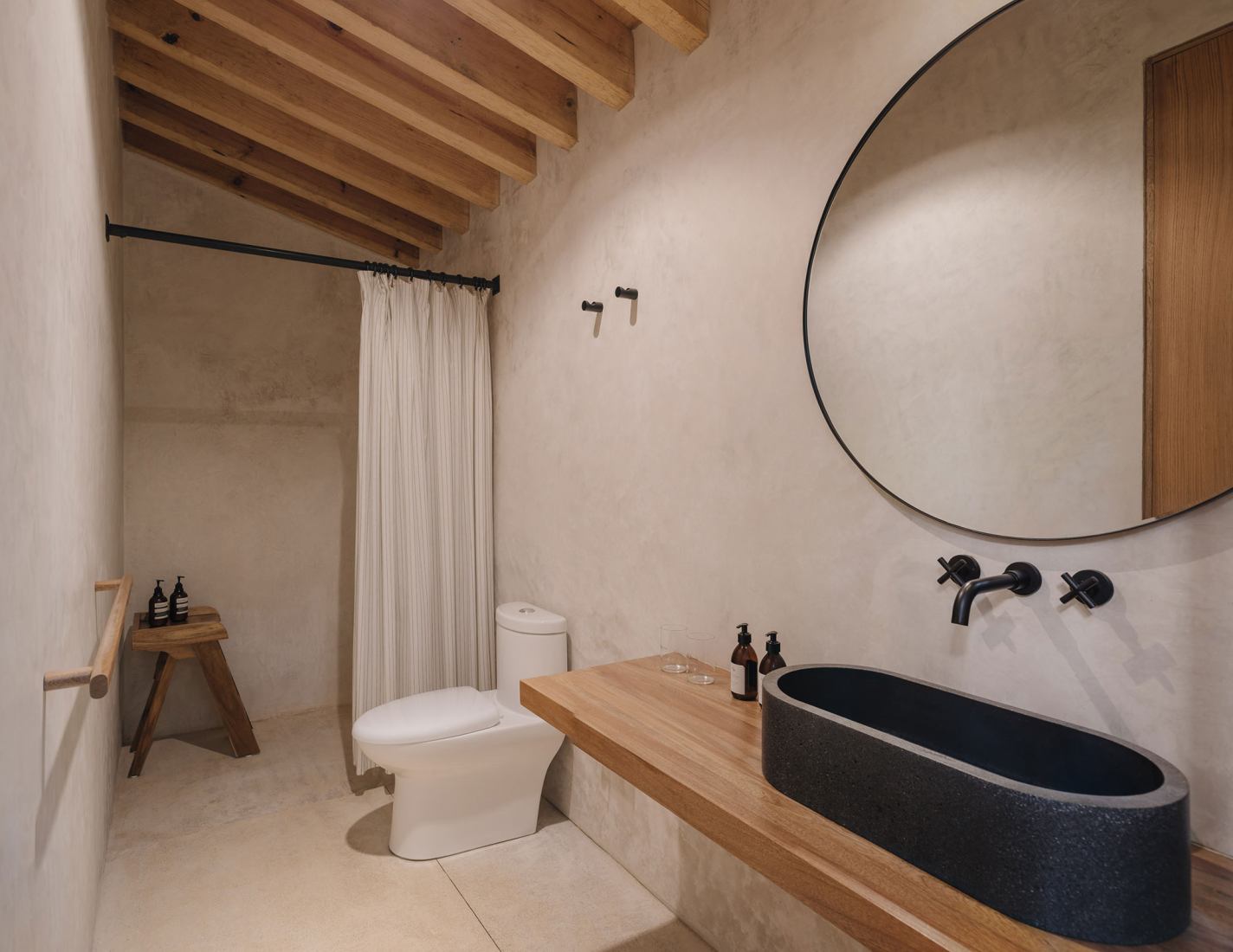 Casa Mola por Estudio Atemporal. Fotografía por Luis Gallardo / LGM studio.