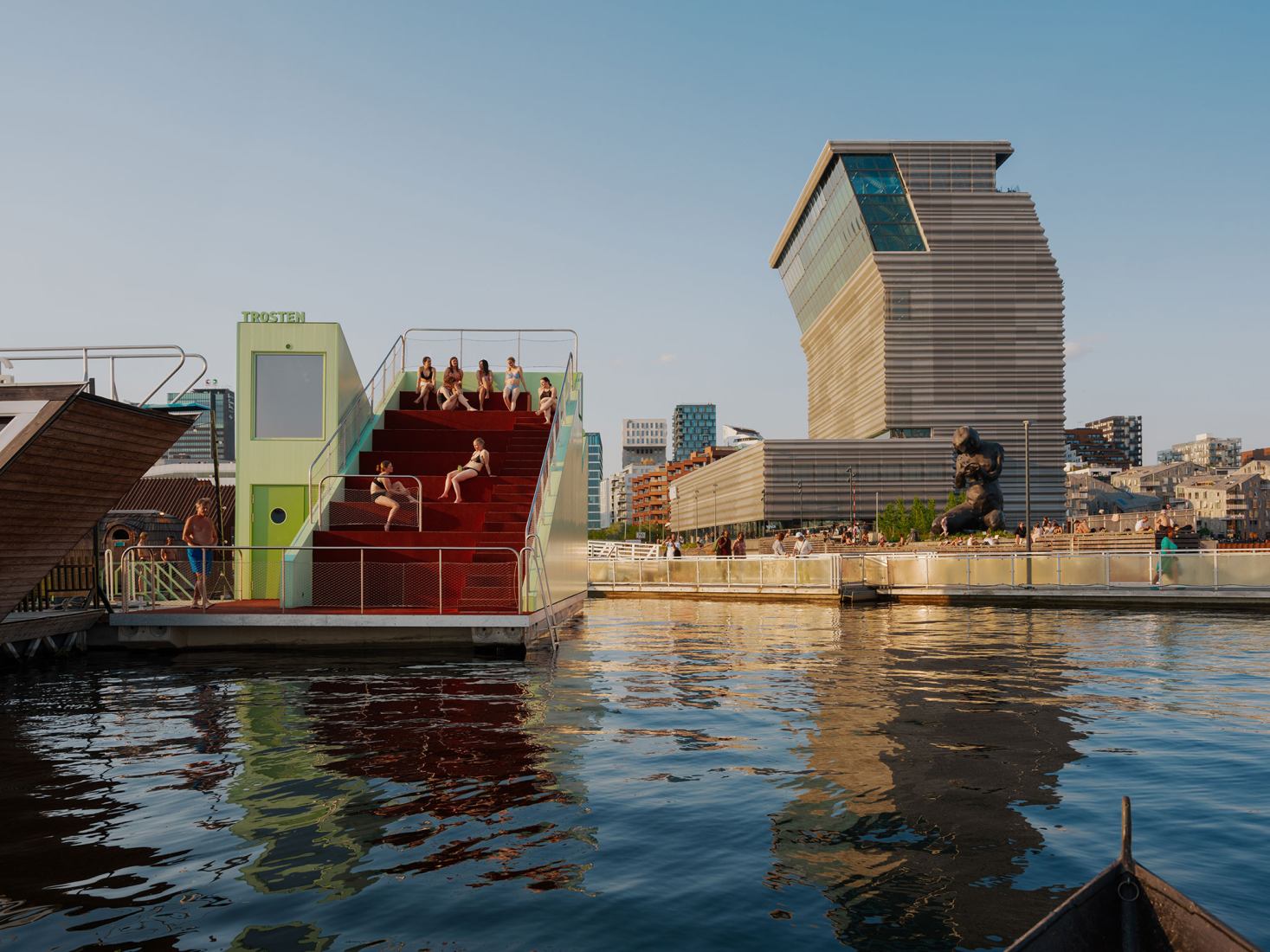 Sauna Flotante de Acceso Universal TROSTEN por estudioHerreros. Fotografía por Einar Aslaksen.