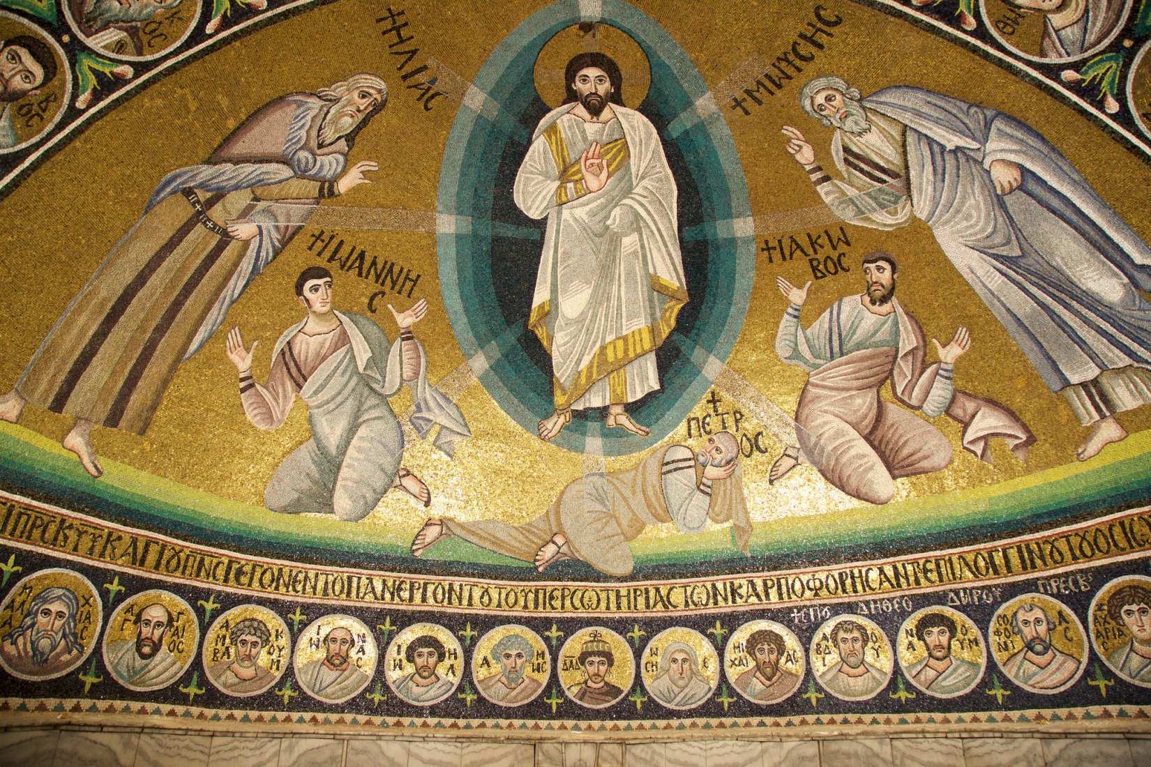 Conservación. Conservación colaborativa del Mosaico ábside de la Transfiguración en la Basílica en el Monasterio de Santa Catalina, Sinaí. Egipto, Grecia e Italia. Fotografía de CCA