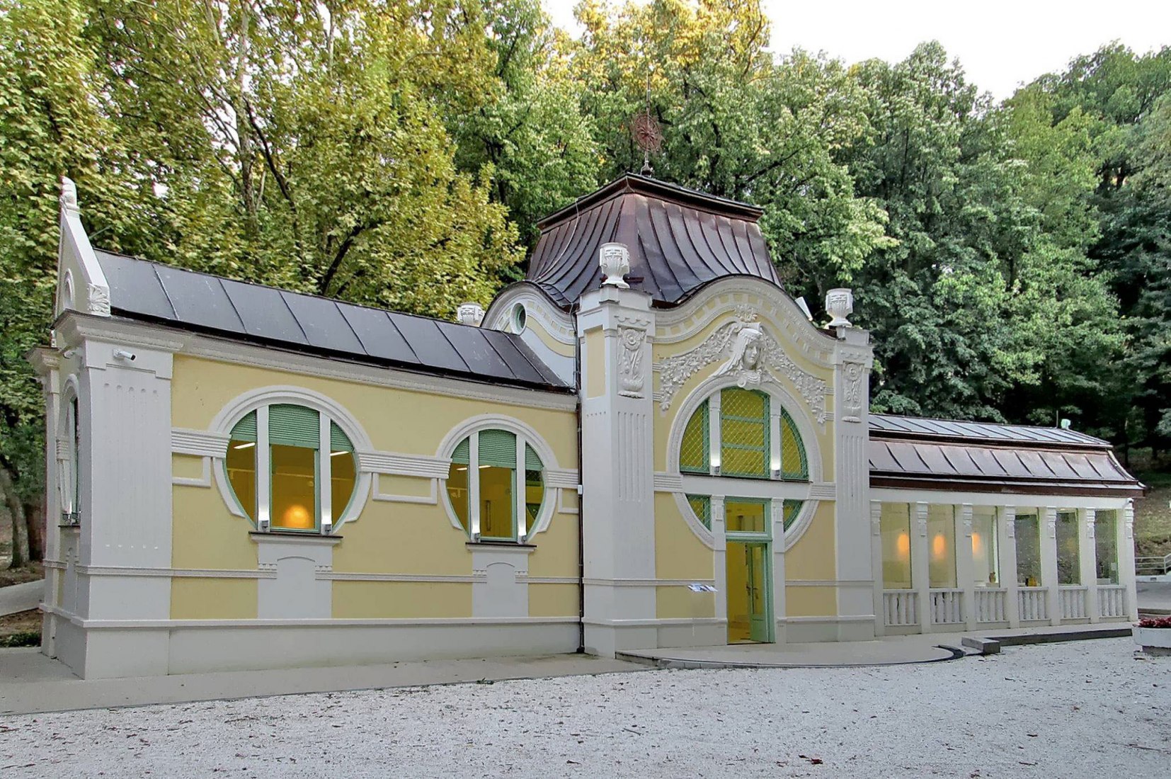 Conservación. El pabellón del Príncipe Miloš en el Spa Bukovička. Serbia, Arandjelovac. Fotografía de DeKovach2017