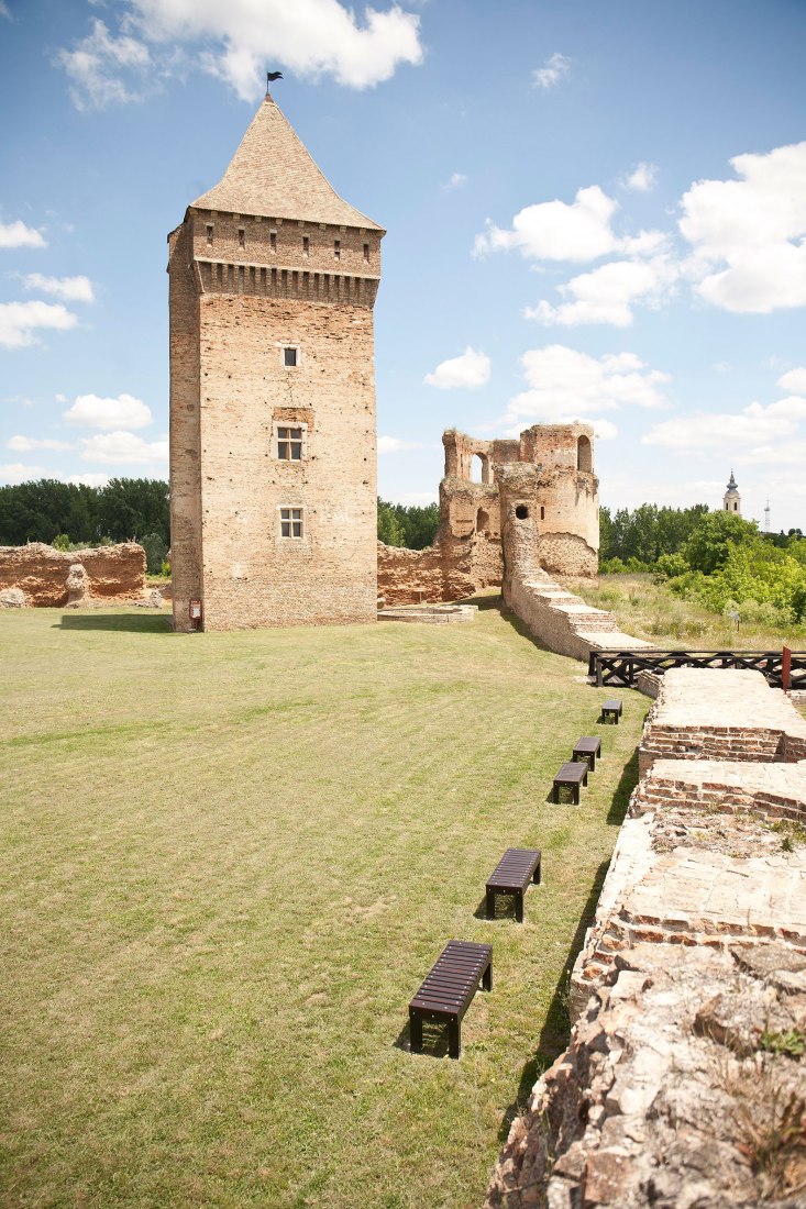 Conservación. La fortaleza de Bač. Serbia, Bač. Fotografía de PZZSK Petrovaradin