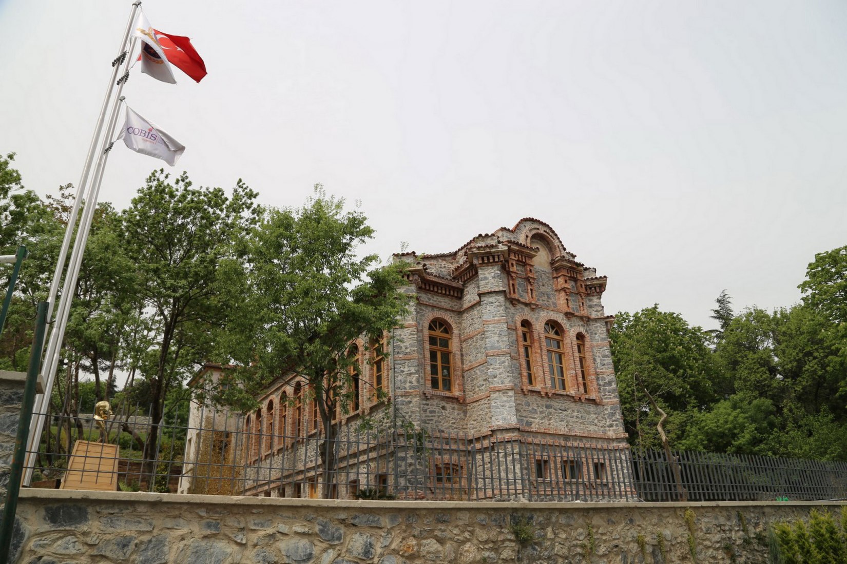 Conservación. Zografyon Greek School. Turquía, Estambul. Fotografía de Mehmet Alper, 2017