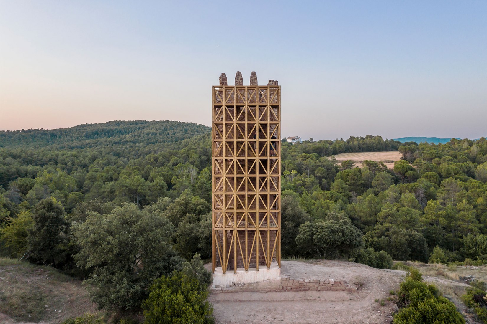 Categoría A, Merola’s Tower, Puig-Reig, Barcelona, by Carles Enrich Studio. © Adrià Goula