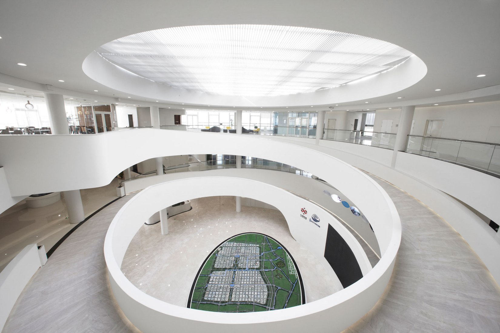 Double helix structure. Exhibition Center of Zhengzhou Linkong Biopharmaceutical Park by WSP ARCHITECTS. Photography by RUIJING Photography
