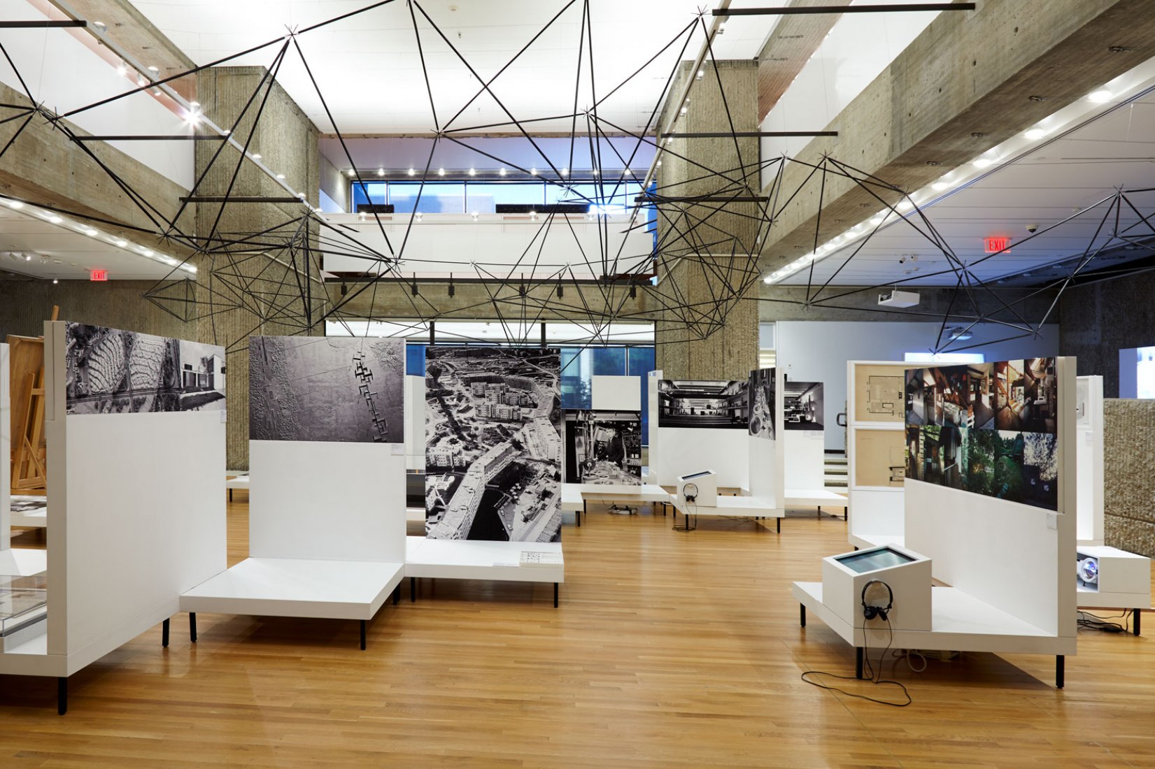Exposición "Oskar Hansen: Open Form". Imagen © Rich House.