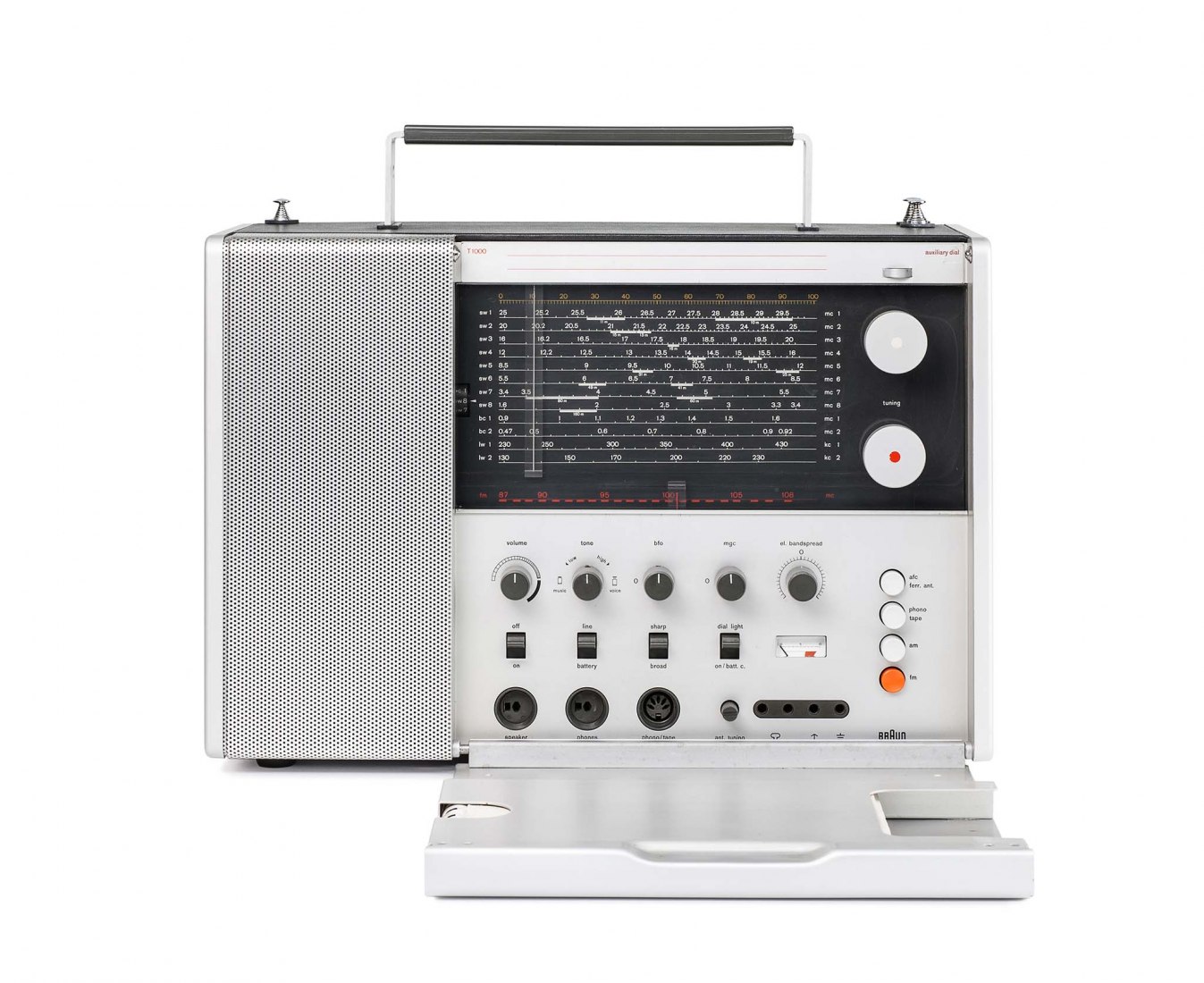 Dieter Rams, multi receiver radio »T 1000« (called »Weltempfänger«), 1963, © Vitra Design Museum. Photograph by Andreas Sütterlin 