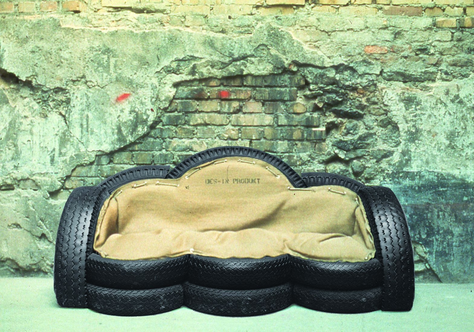 Des-In (Jochen Gros and student work group at HfG-Offenbach), Tyre Sofa, 1975. Photograph by Jochen Gros