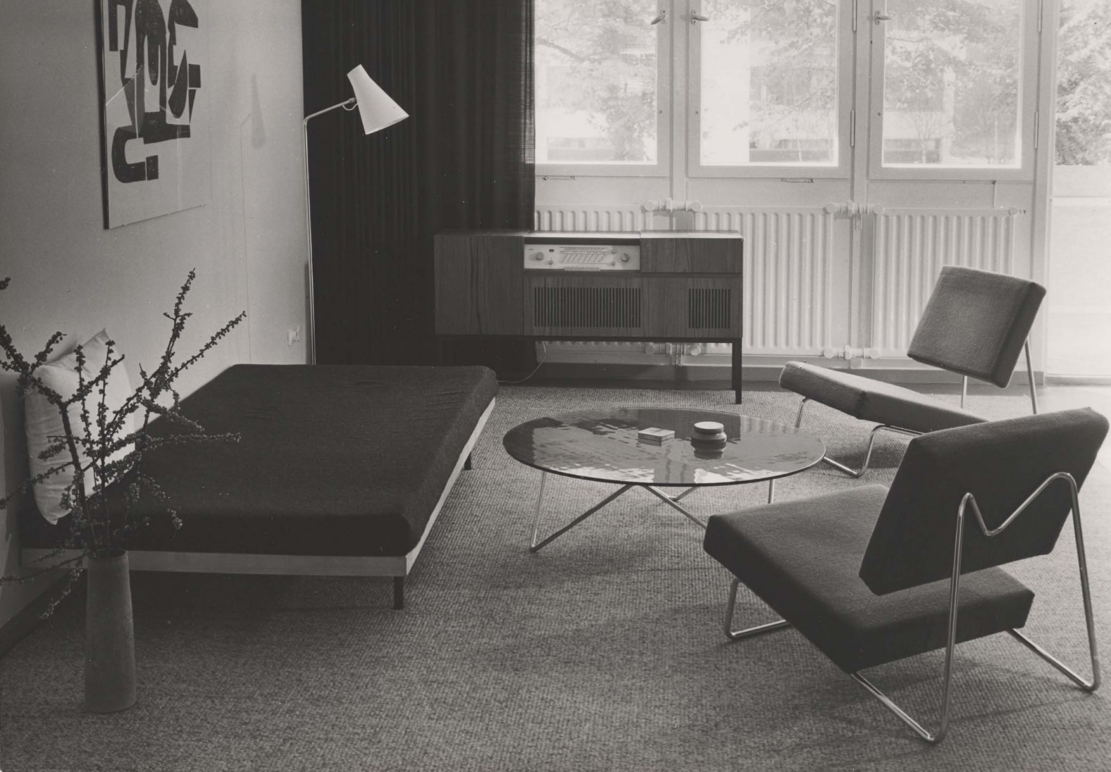 Herbert Hirche, design of a model apartment at the Interbau exhibition, 1957, West Berlin, (architect: Günther Gottwald), © Collection Werkbundarchiv – Museum der Dinge Berlin. Photograph by Ewald Gnilka