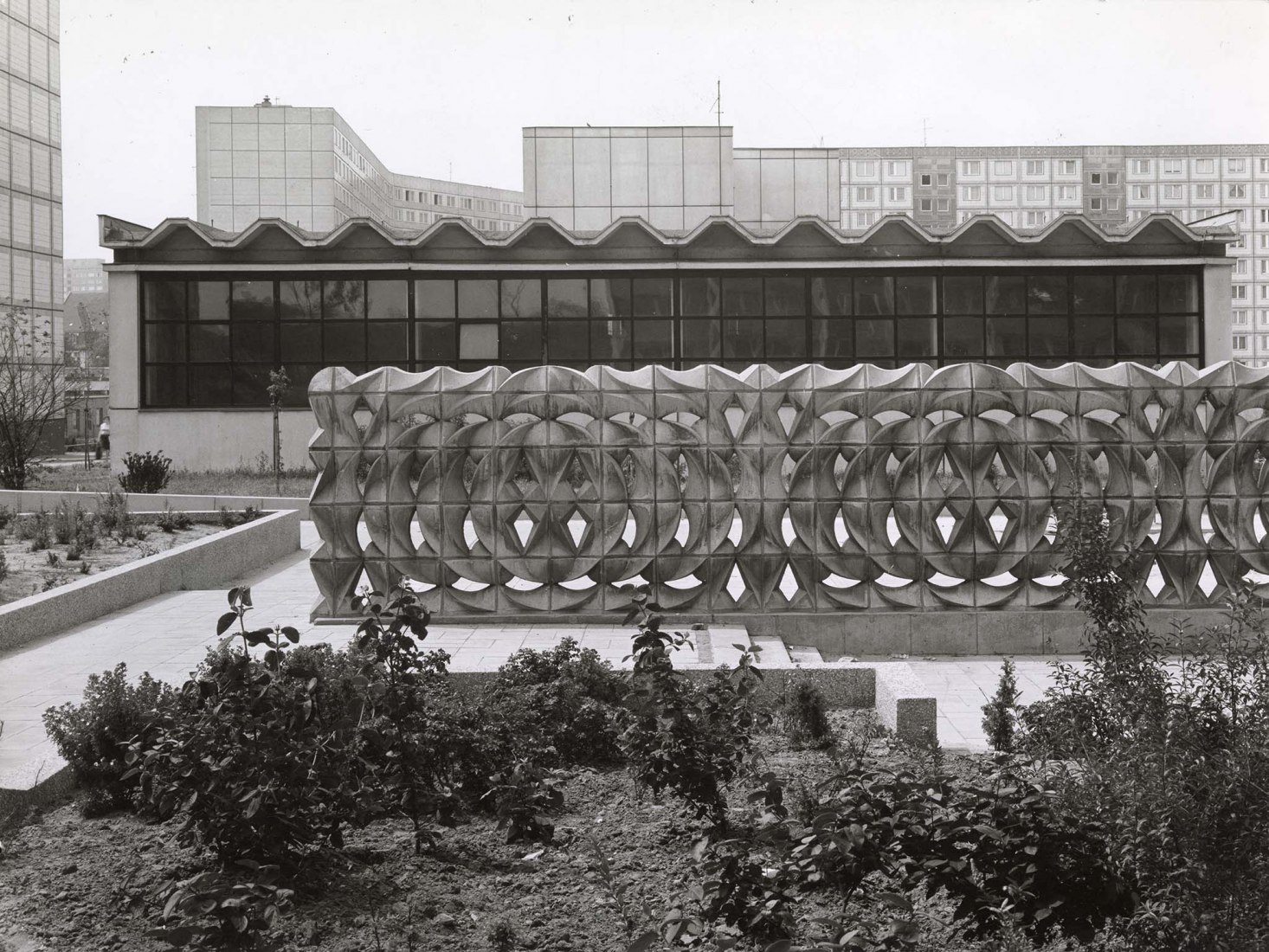 Karl-Heinz Adler and Friedrich Kracht, cinder-block wall, Berlin, Hohenschönhausen, 1979/1981, Friedrich Kracht Archive. Image courtesy of Karin Kracht 