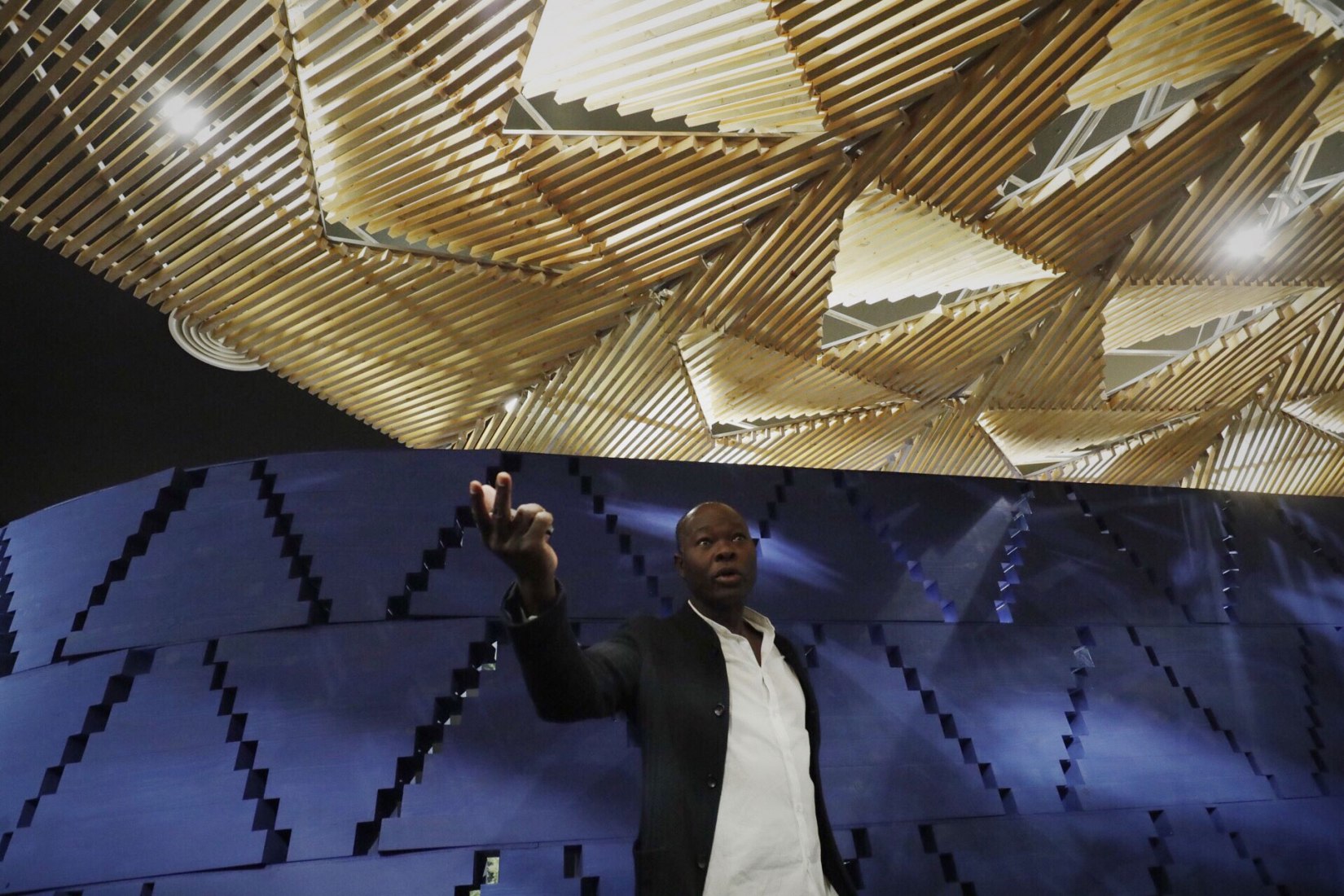 Francis Kéré en el Museo ICO. Fotografía por Julio César González