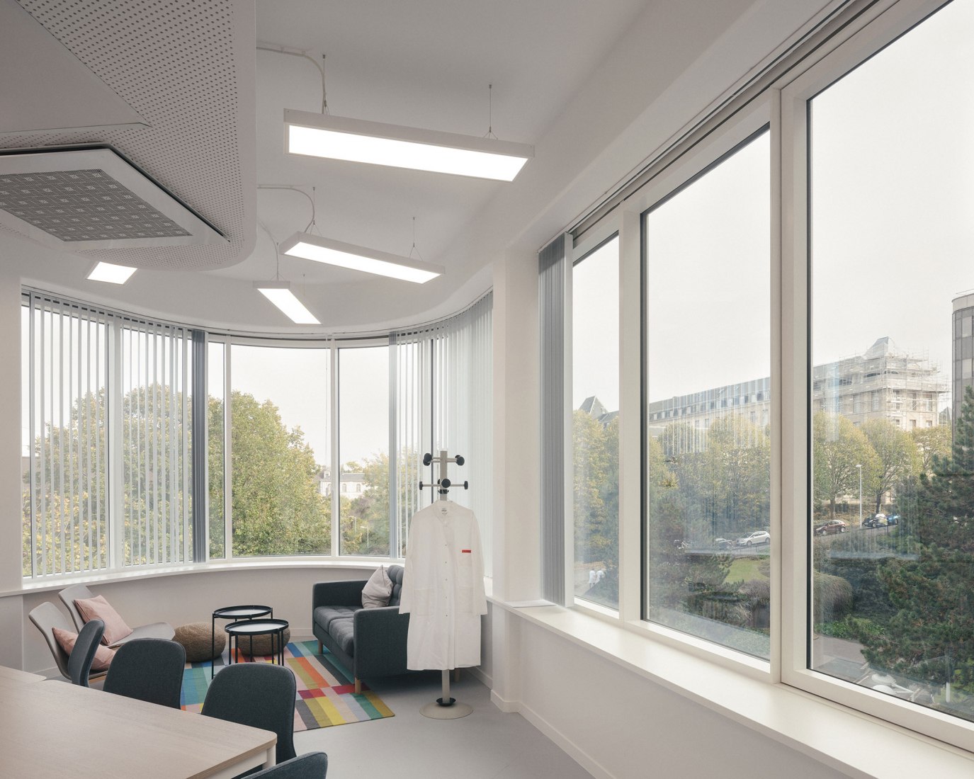 Extension of the faculty of medicine for the Kremlin-Bicêtre University Hospital by Pargade Architectes. Photograph by Charly Broyez.