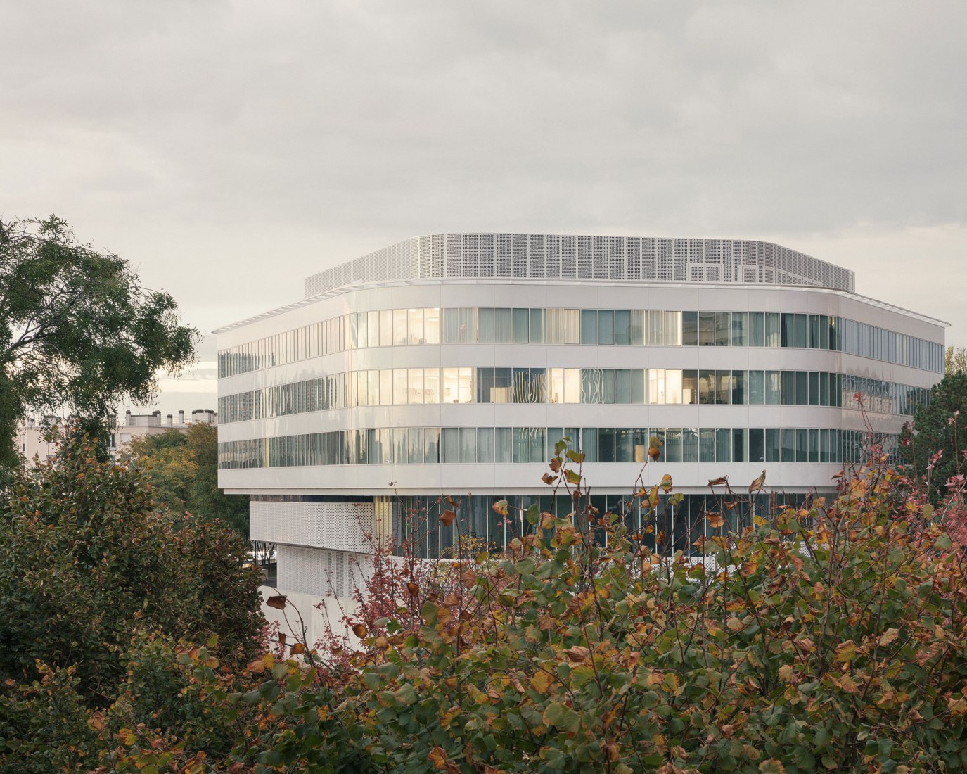 Extension of the faculty of medicine for the Kremlin-Bicêtre University Hospital by Pargade Architectes. Photograph by Charly Broyez.