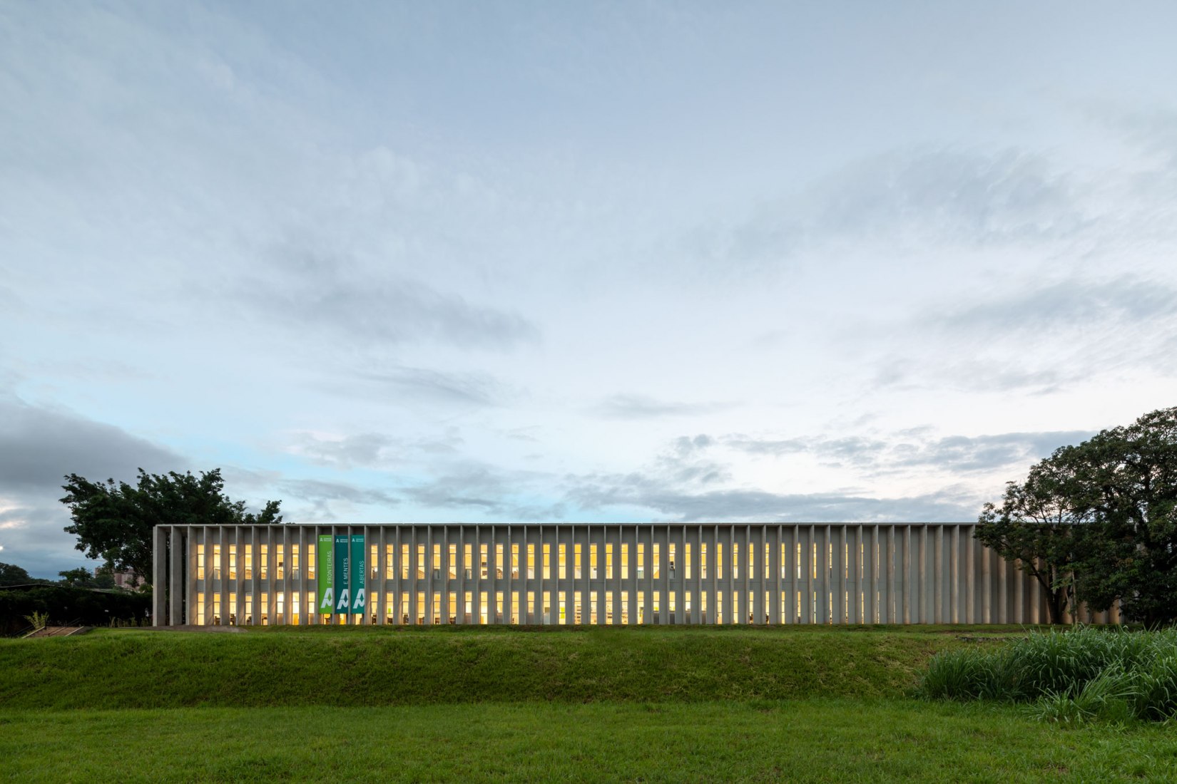 Exterior view. New Campus Piracicaba building by KAAN Achitecten. Photograph by ©Fran Parente