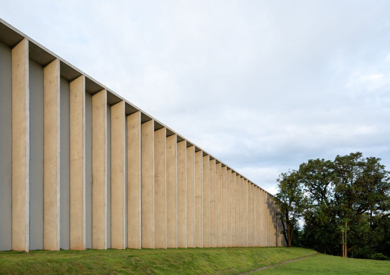 Exterior view. New Campus Piracicaba building by KAAN Achitecten. Photograph by ©Fran Parente