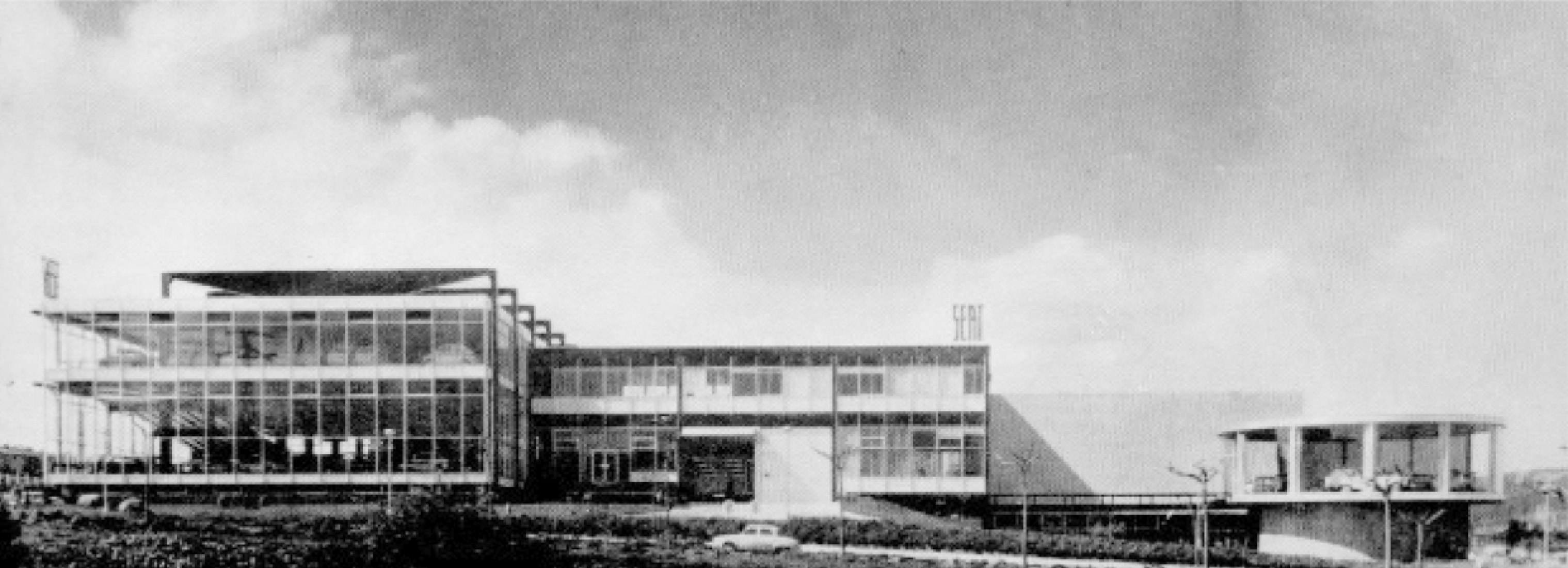 Filial de la SEAT, vista general y estructura de la nave principal. La Coruña, 1964, por Andrés Fernández-Albalat Lois