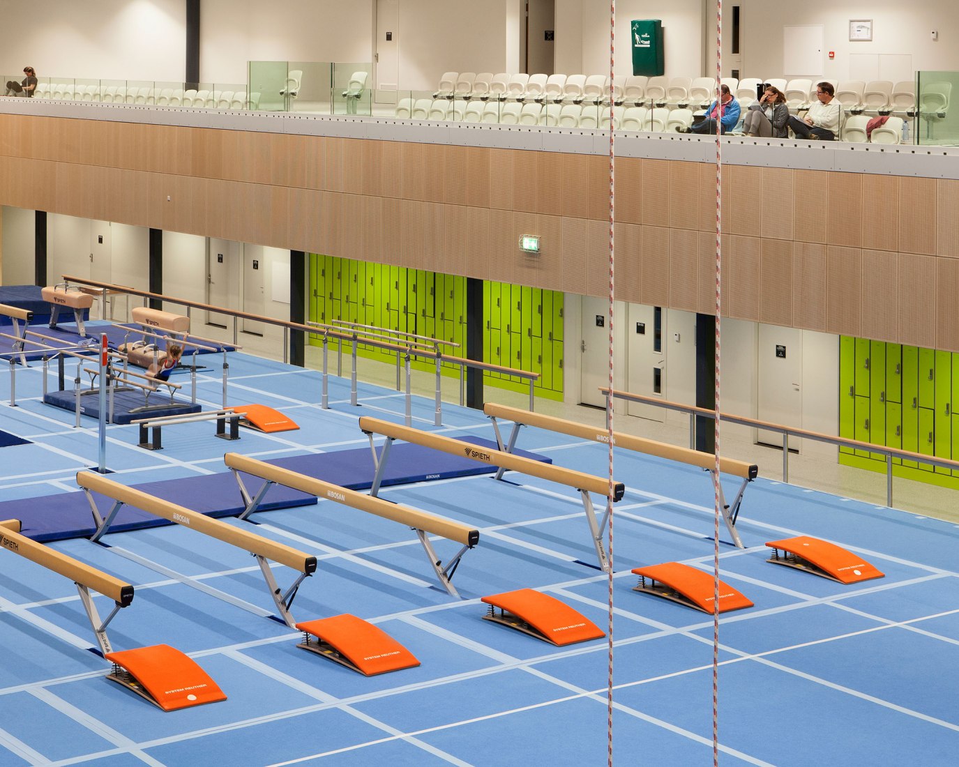 Gimnasio. Campus deportivo Zuiderpark por FaulknerBrowns Architects. Fotografía © Scagliola Brakkee