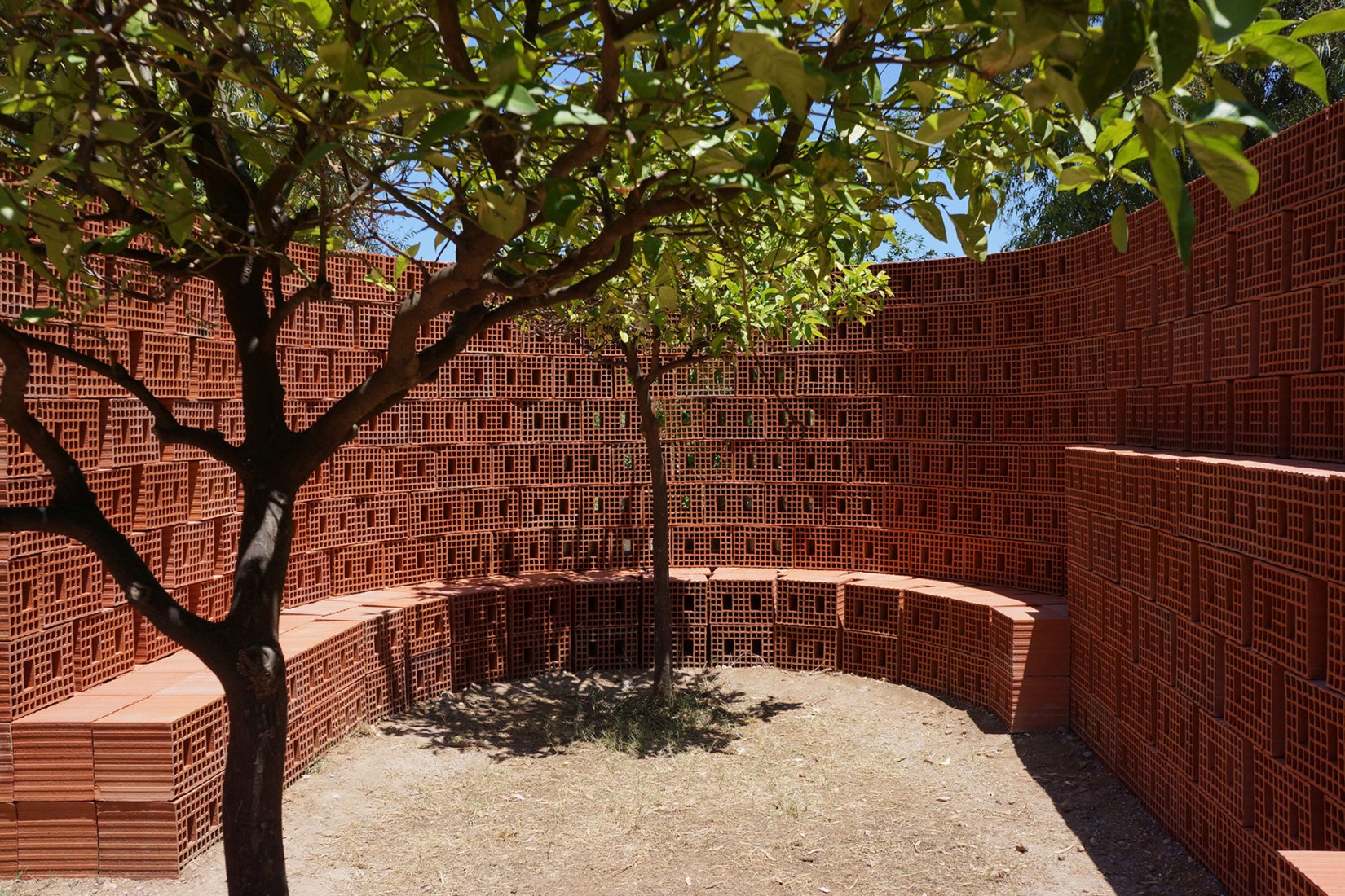 Lo que está arriba es lo que está abajo Instalación específica del sitio, Performance (2018) MANIFESTA12, Palermo. Cortesía de Harvard GSD y Cooking Sections