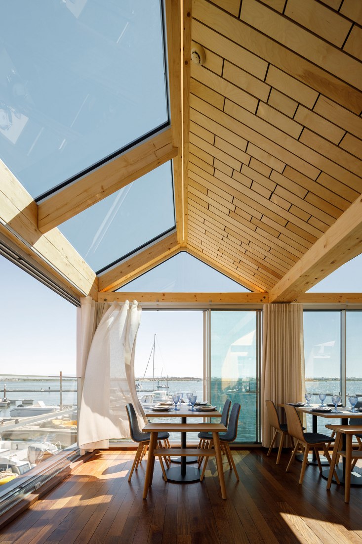 Restaurante Clube de Vela da Costa Nova por Ferreira Arquitectos. Fotografía por Ivo Tavares Studio