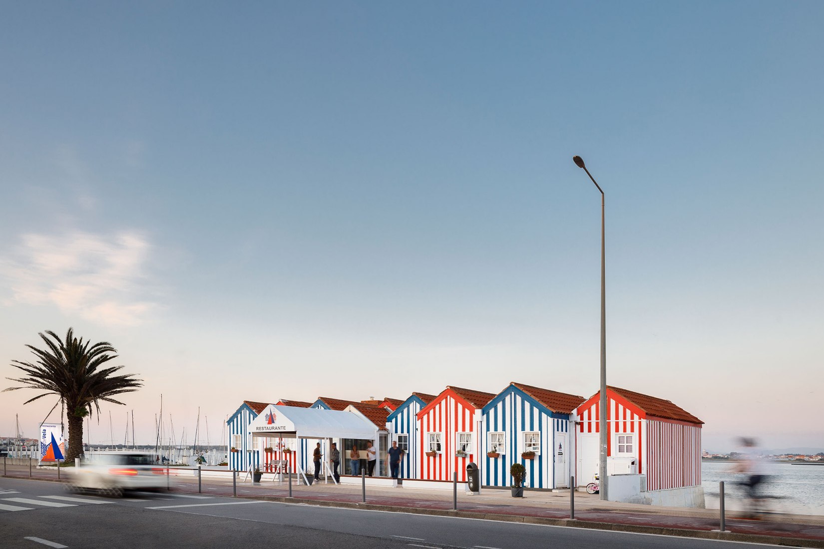 Restaurante Clube de Vela da Costa Nova por Ferreira Arquitectos. Fotografía por Ivo Tavares Studio