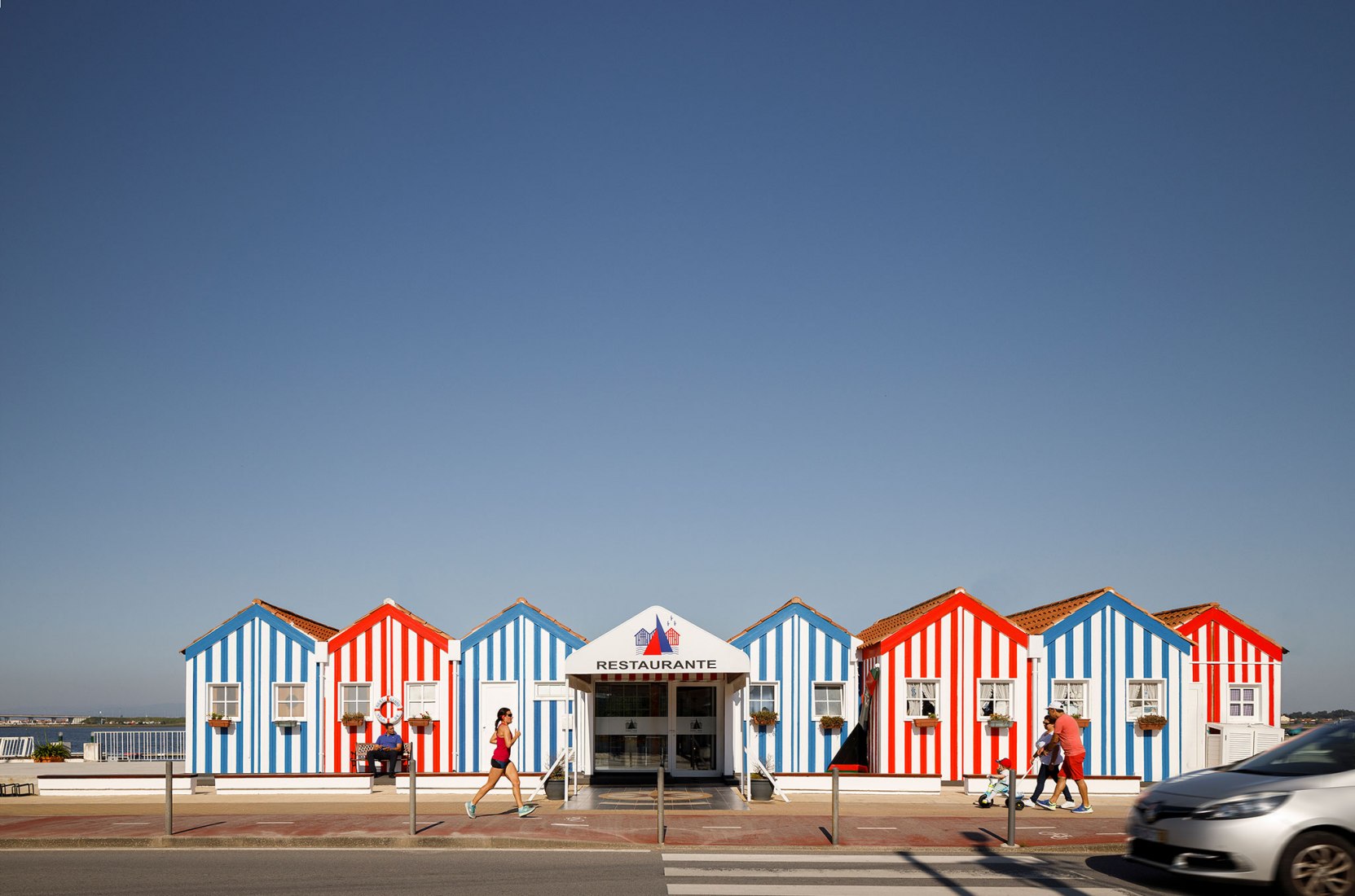 Restaurante Clube de Vela da Costa Nova por Ferreira Arquitectos. Fotografía por Ivo Tavares Studio