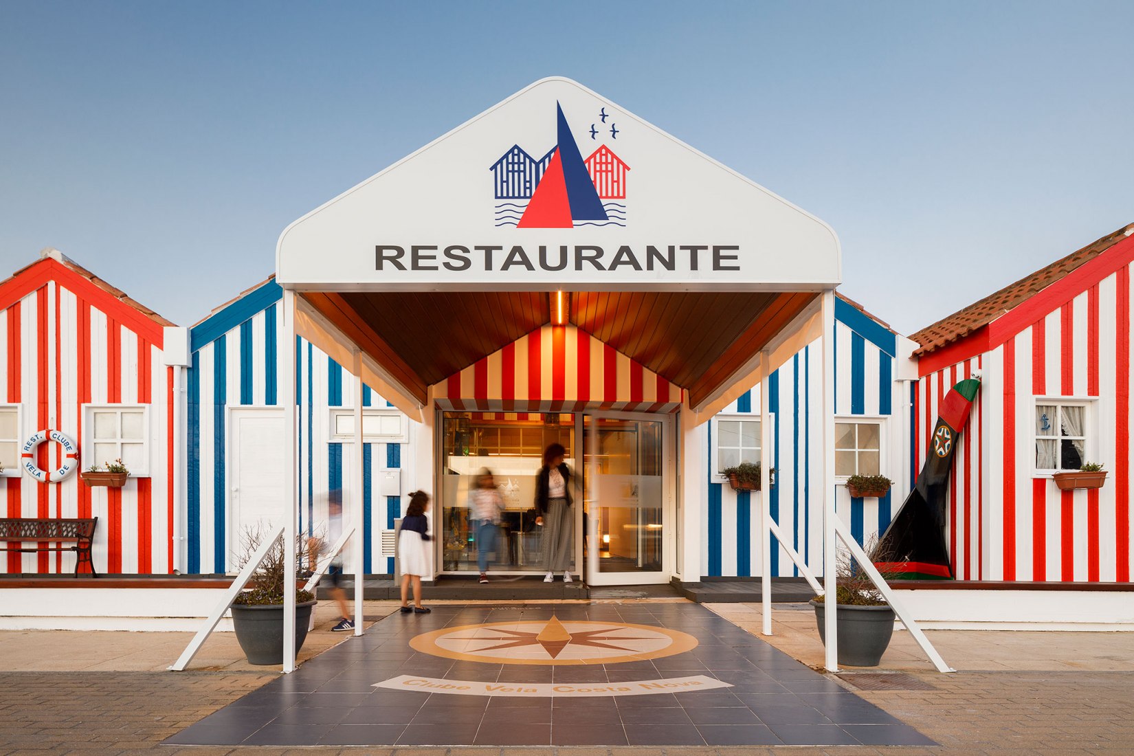 Restaurante Clube de Vela da Costa Nova por Ferreira Arquitectos. Fotografía por Ivo Tavares Studio