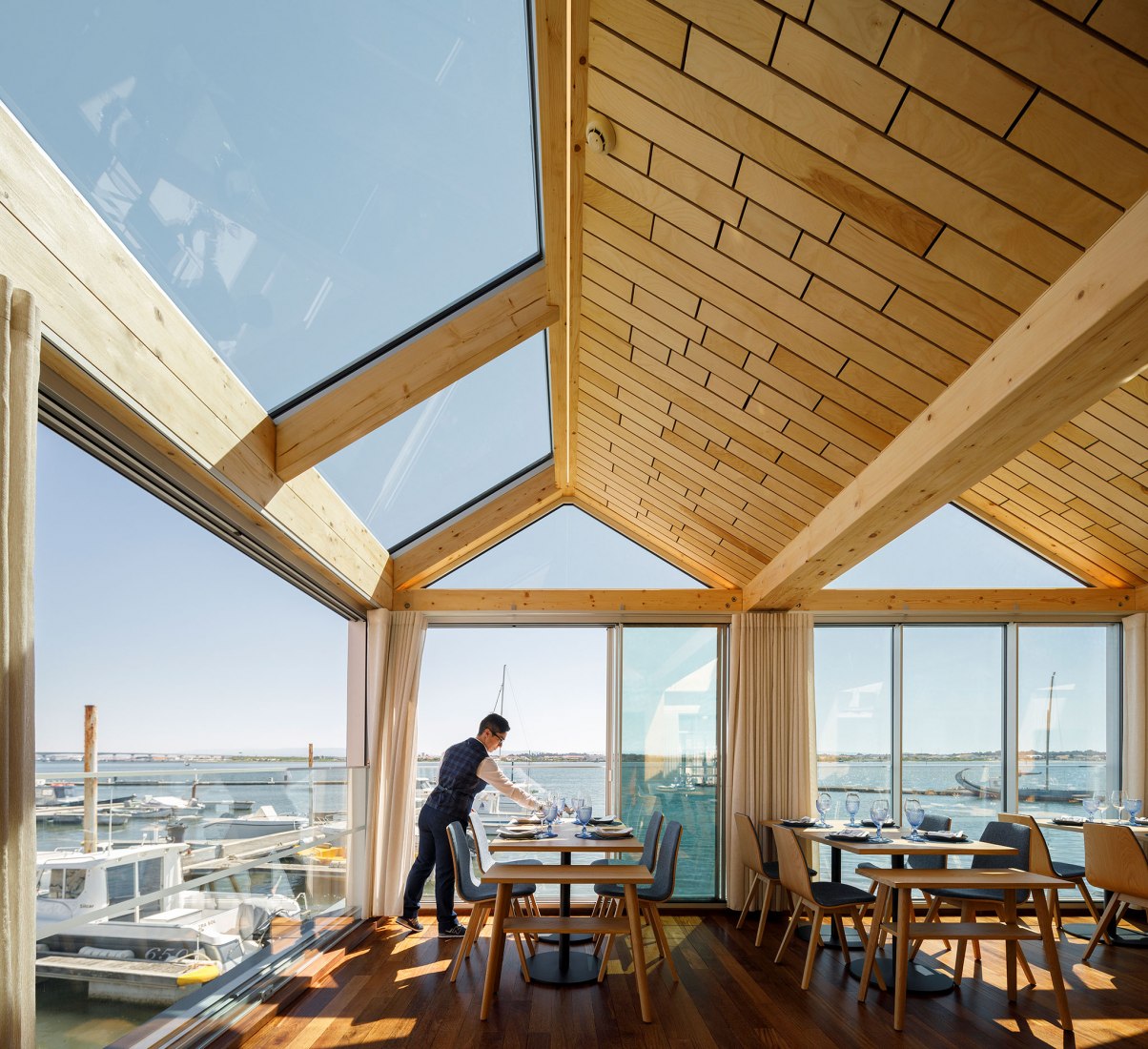 Restaurante Clube de Vela da Costa Nova por Ferreira Arquitectos. Fotografía por Ivo Tavares Studio