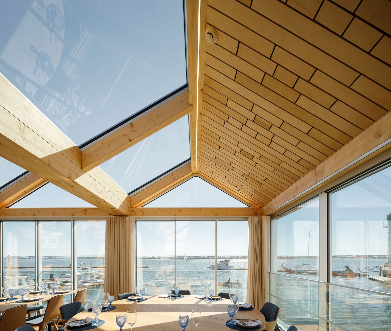 Restaurante Clube de Vela da Costa Nova por Ferreira Arquitectos. Fotografía por Ivo Tavares Studio