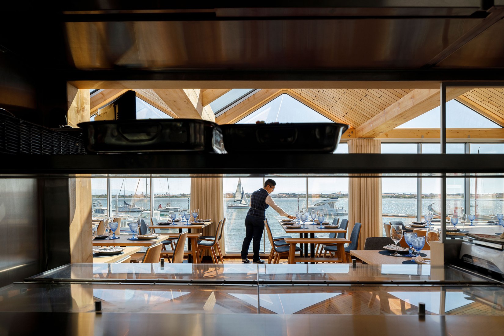 Restaurante Clube de Vela da Costa Nova por Ferreira Arquitectos. Fotografía por Ivo Tavares Studio