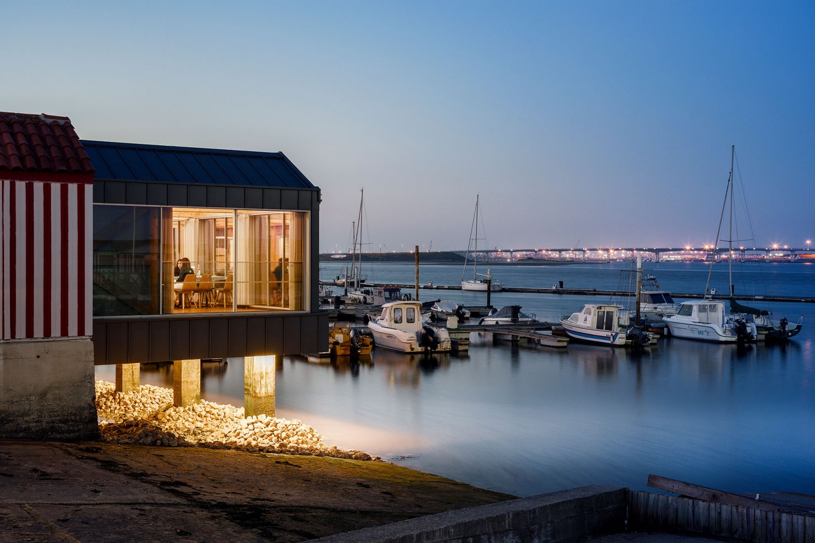 Restaurante Clube de Vela da Costa Nova por Ferreira Arquitectos. Fotografía por Ivo Tavares Studio