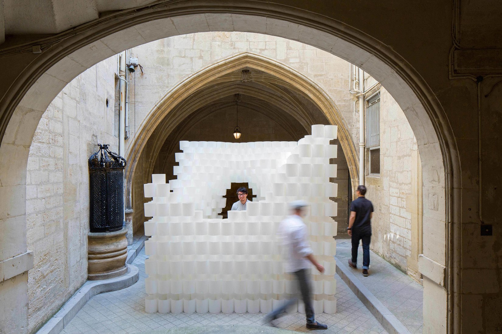 Nube de papel, por Studio 3A. Fotografía © photoarchitecture.com