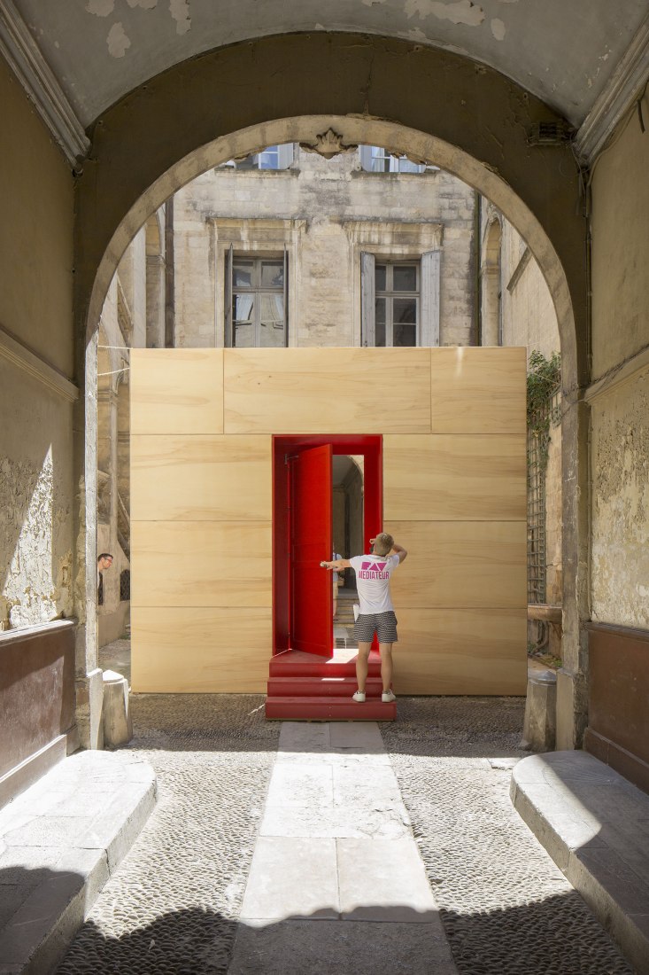 Falling into the sky, por L'École Technique Supérieure d'Architecture de l'Université du Pays Basque à  Saint-Sébastien. Fotografía © photoarchitecture.com