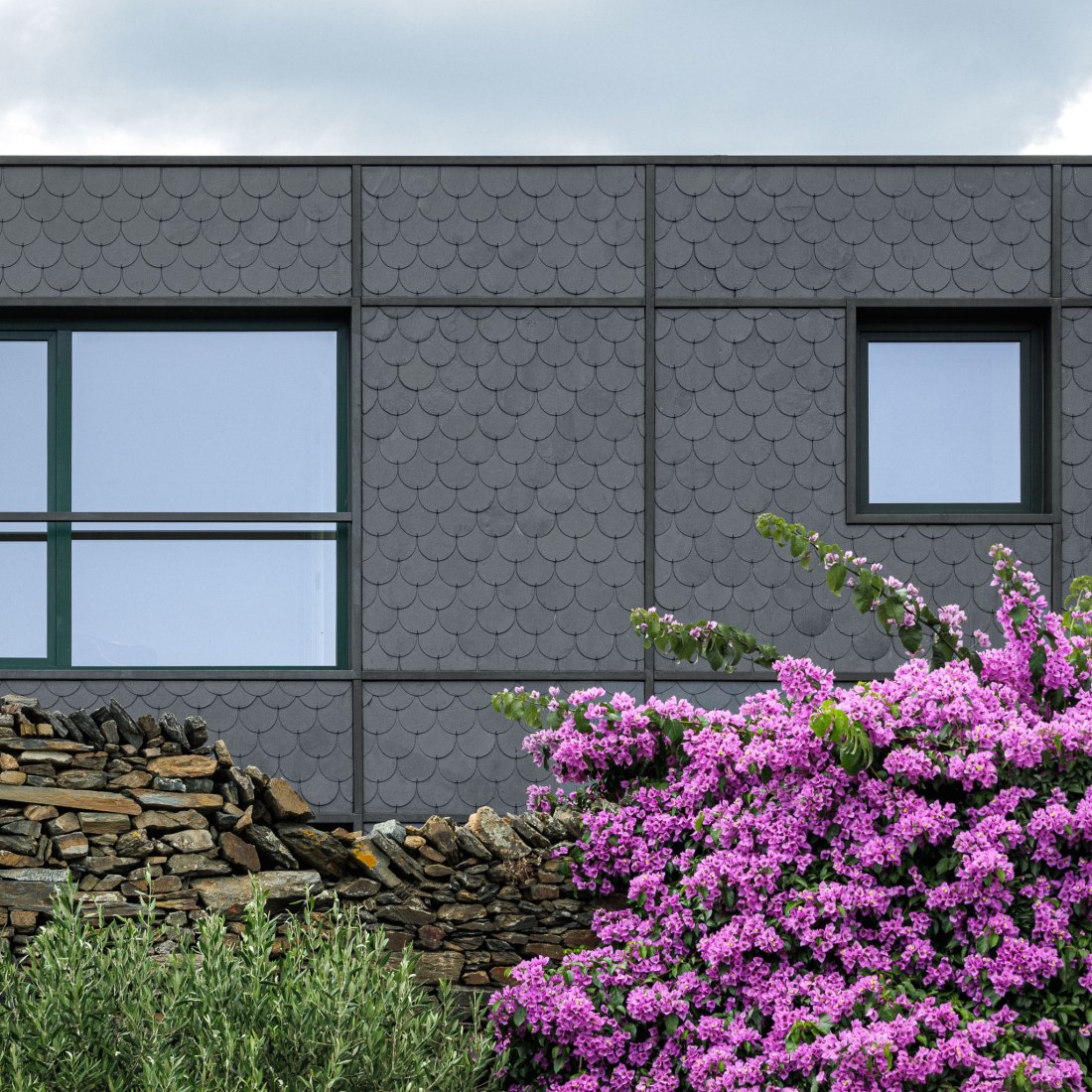 Casa Caldeira por Filipe Pina. Fotografía por Ivo Tavares Studio.