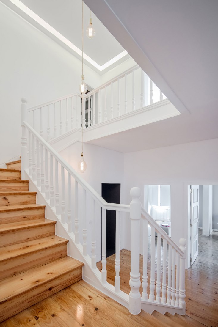 Escaleras. Casa São Francisco por Filipe Pina. Fotografía por by João Morgado