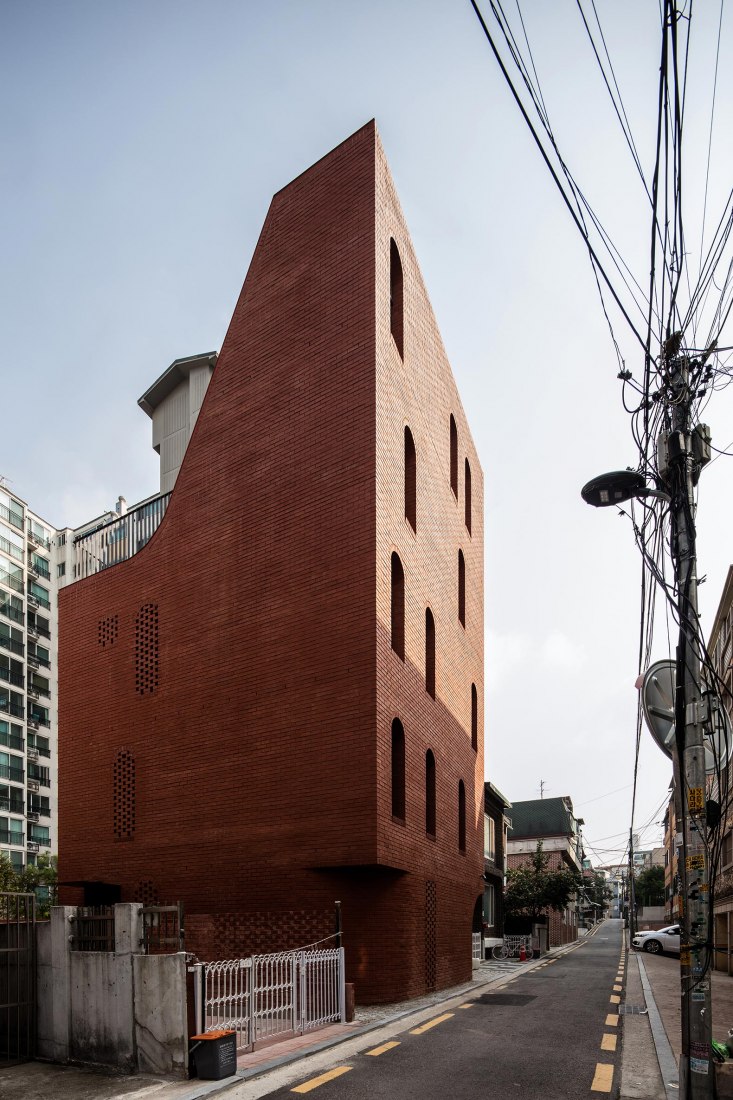 South West Corner view. Five story house by stpmj. Photograph by Bae Jihun
