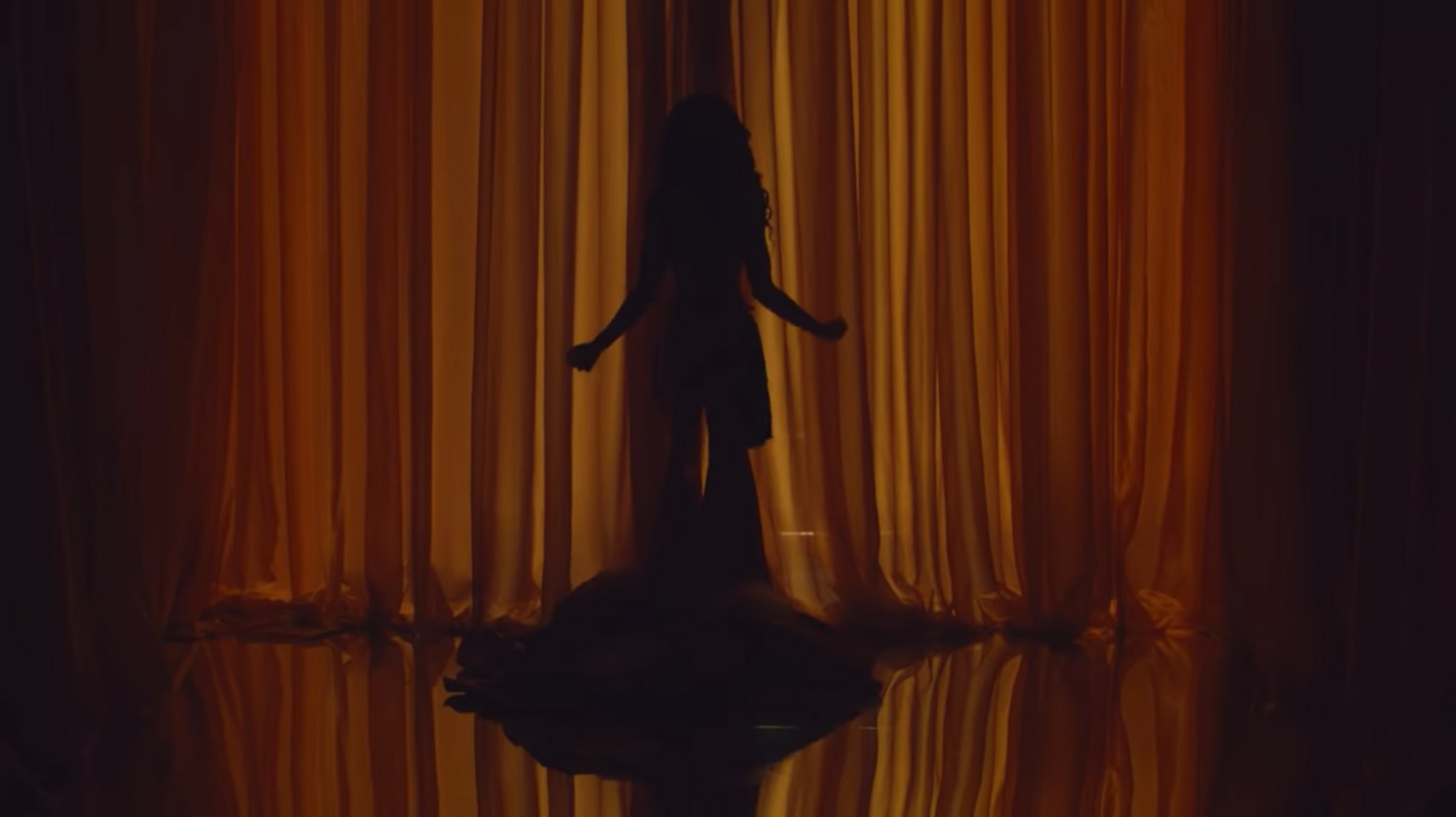 "Cellophane" por FKA twigs.