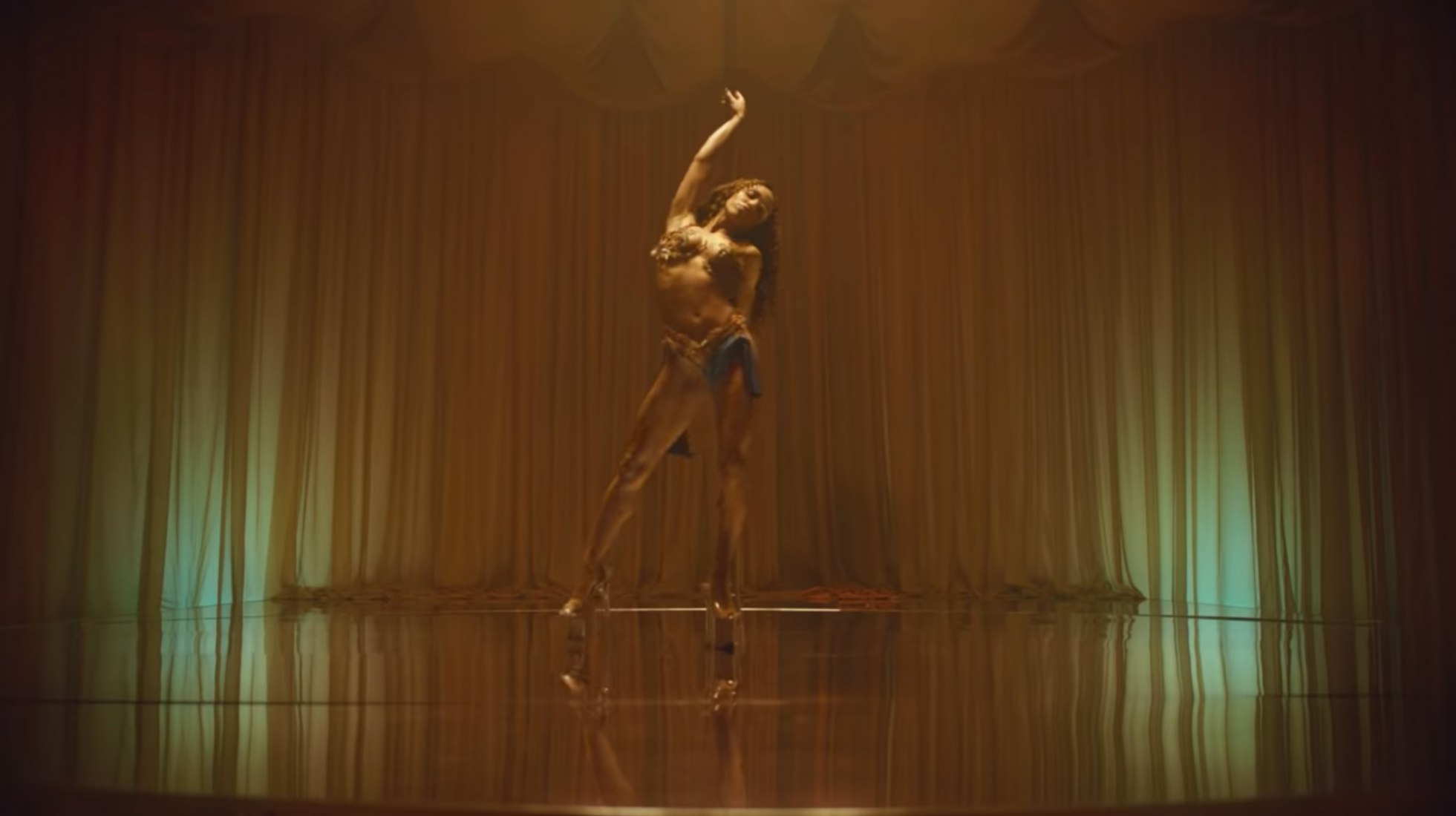 "Cellophane" por FKA twigs.