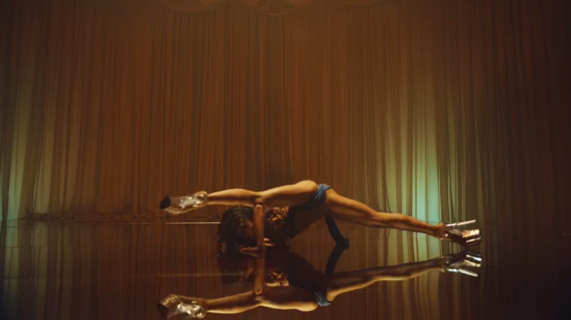 "Cellophane" por FKA twigs.
