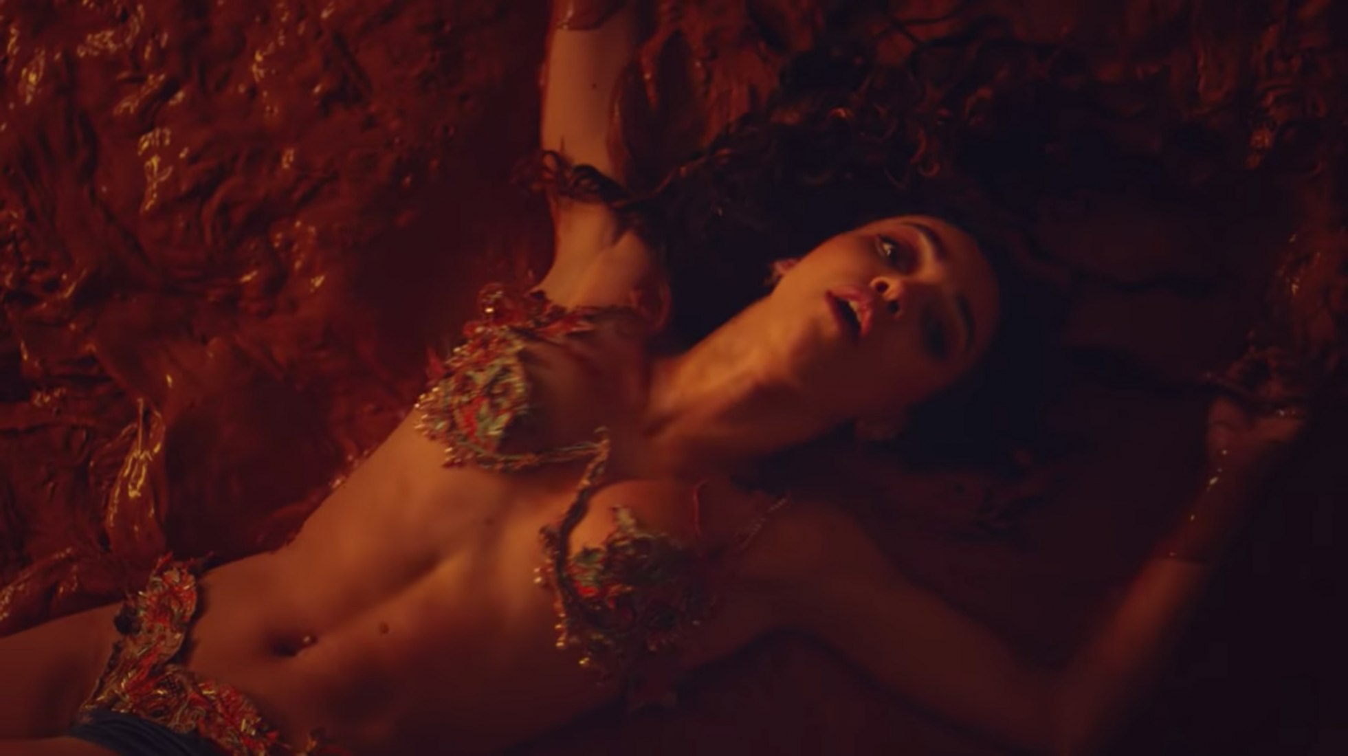 "Cellophane" por FKA twigs.