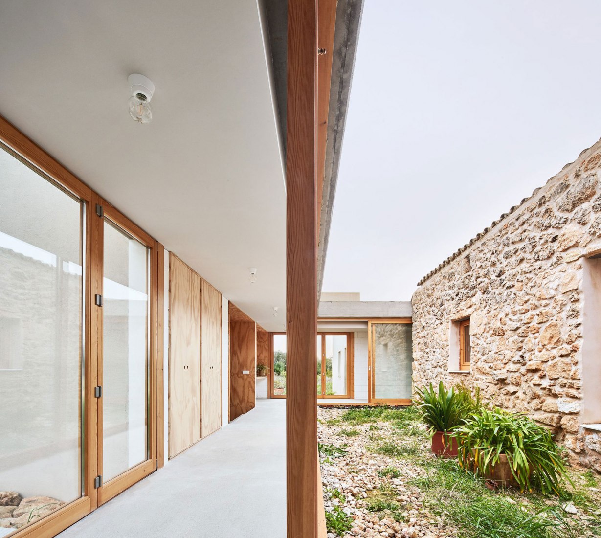Habitar el campo por Flexoarquitectura + Bàrbara Vich. Fotografía por José Hevia