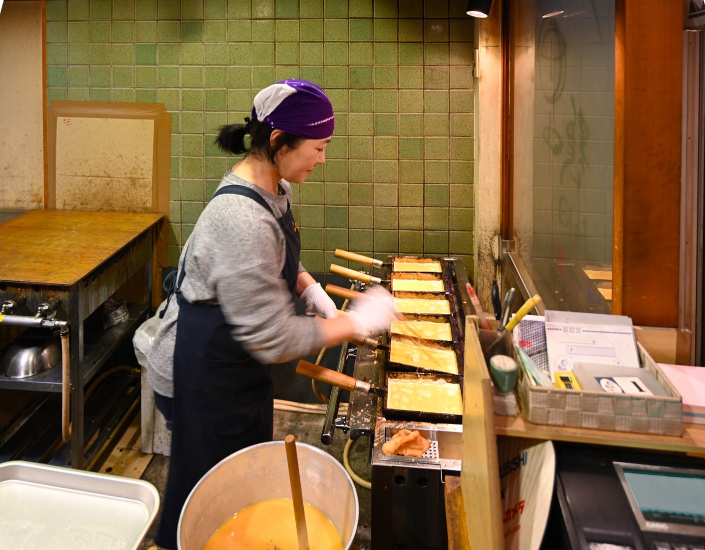 »Tanaka Keiran Egg Store« en el Mercado Nishiki. Fotografía: Manuel Herz/Shadi Rahbaran.