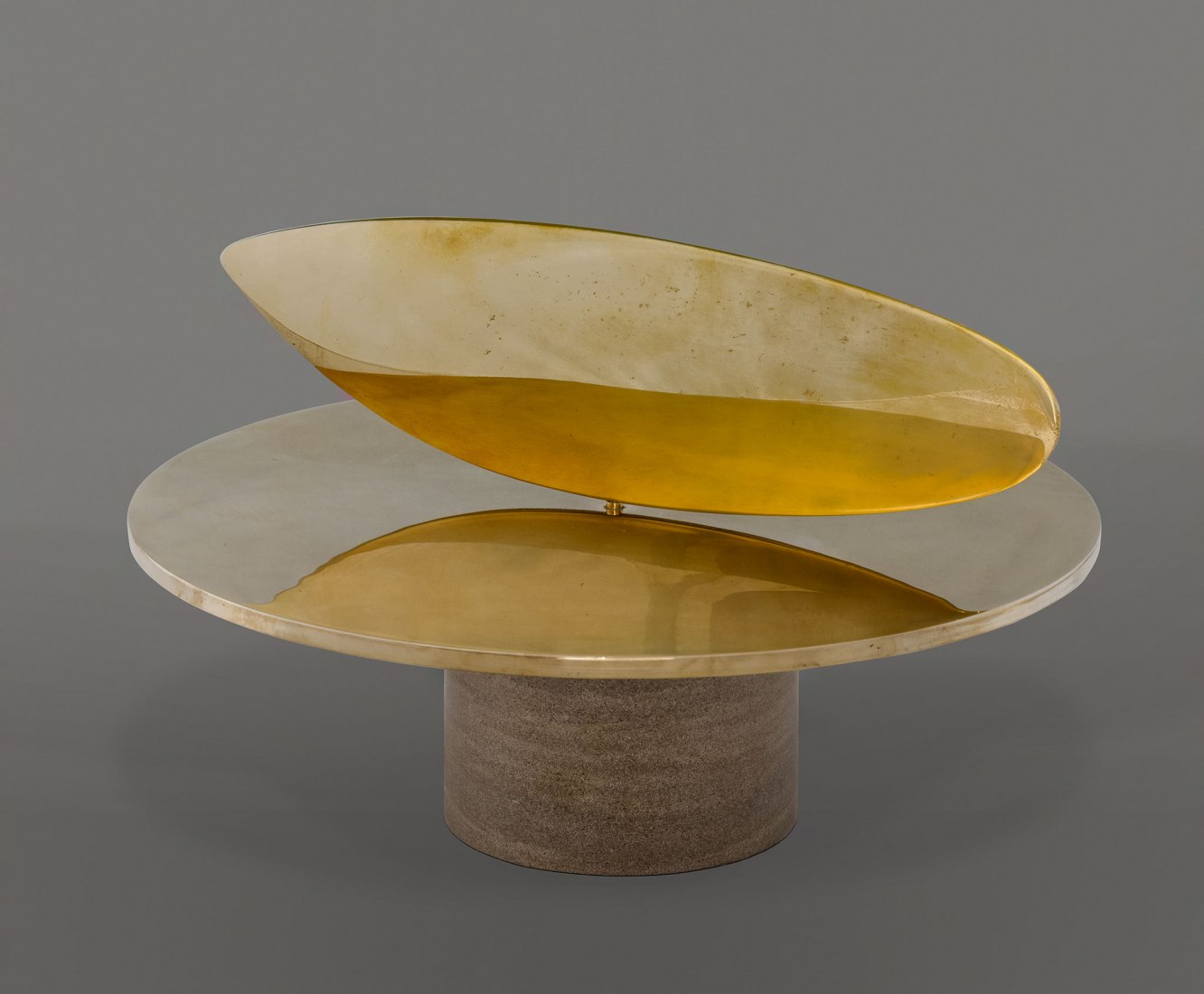 Constantin Brancusi. El pez (Le Poisson), 1926. Bronce pulido, 13,5 x 42 cm Ed. 3/8. Courtesy Kasmin Gallery. Fotografía por Succession Brancusi - All rights reserved.