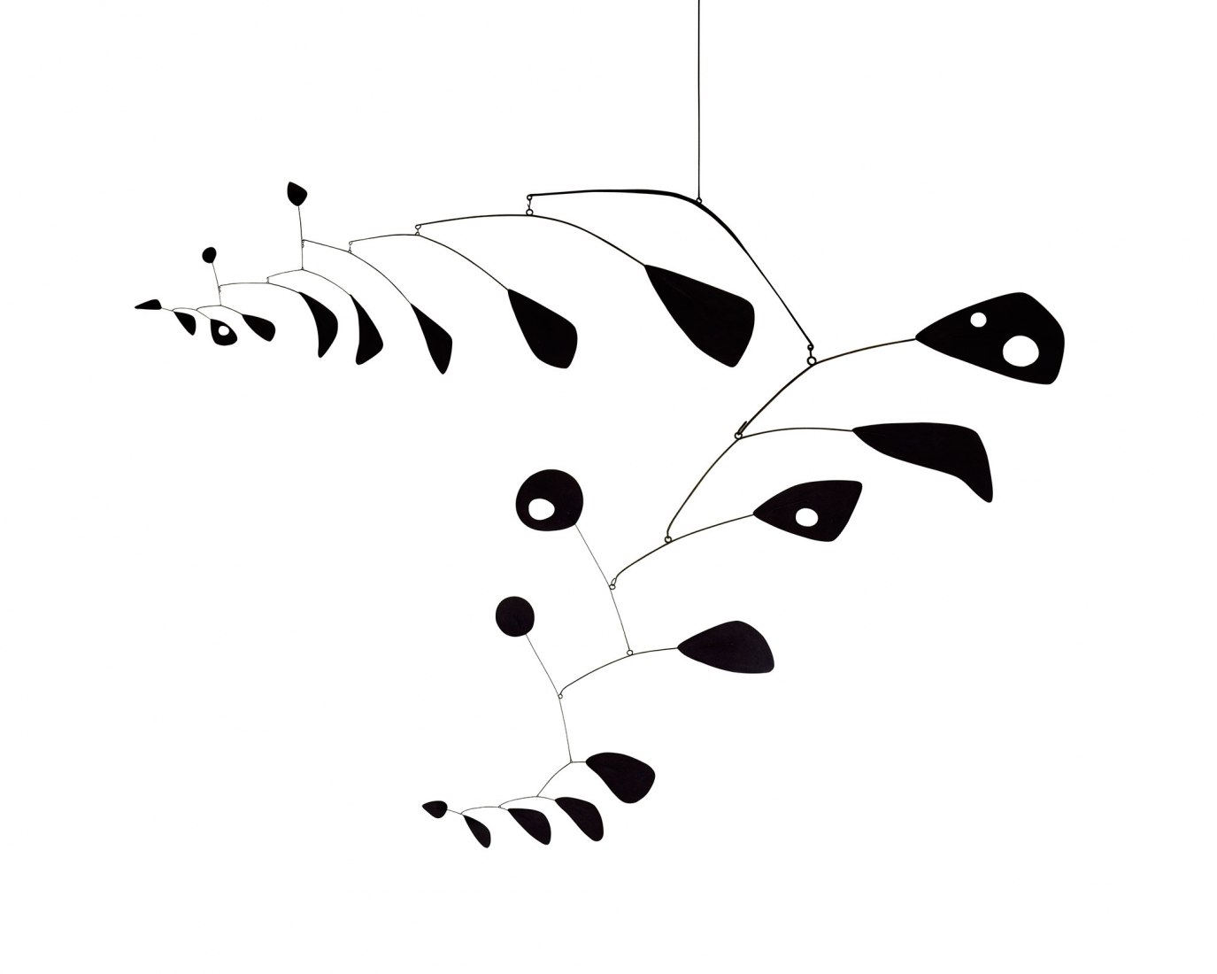 Alexander Calder. 31 de enero (31 Janvier), 1950. Aluminio e hilo de acero pintado 385 x 575 cm. Centre Pompidou, Musée National d'Art Moderne / Centre de création industrielle, París, Francia. Purchased by the State, 1950. Attributed 1959. 2022 Calder. Fotografía por Foundation, Nueva York.