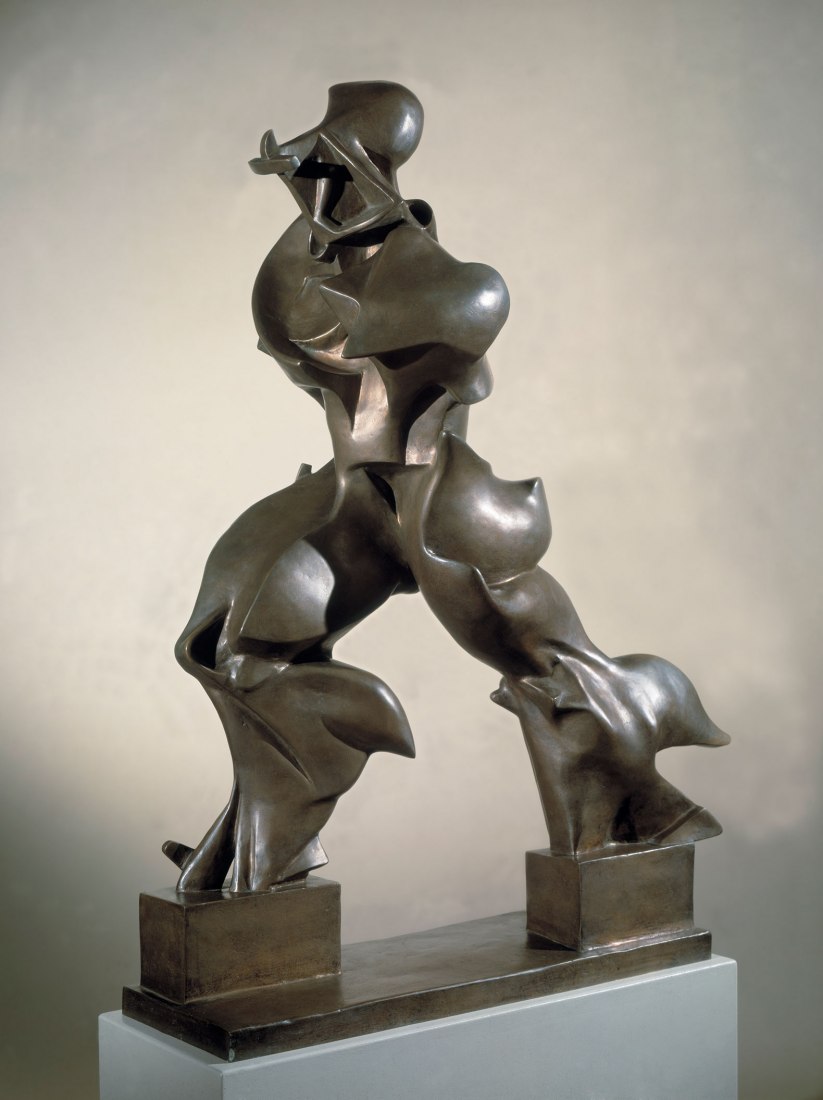 Umberto Boccioni. Formas únicas de la continuidad en el espacio (Forme uniche della continuità nello spazio), 1913 (fundido en 1972) Bronce 117,5 x 87,6 x 36,8 cm Tate, purchased 1972. Imágen cortesía de Tate.