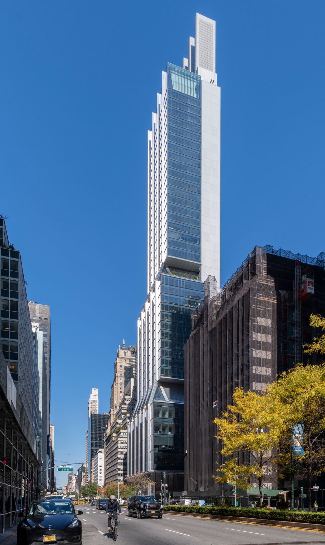 The tower is divided vertically into three distinct volumes: a seven-storey base, knitted into the urban grain at street level; a recessed central section; and a slender formation of premium floors at the top. 425 Park Avenue Skyscraper by Foster + Partners. Photograph by Nigel Young / Foster + Partners.