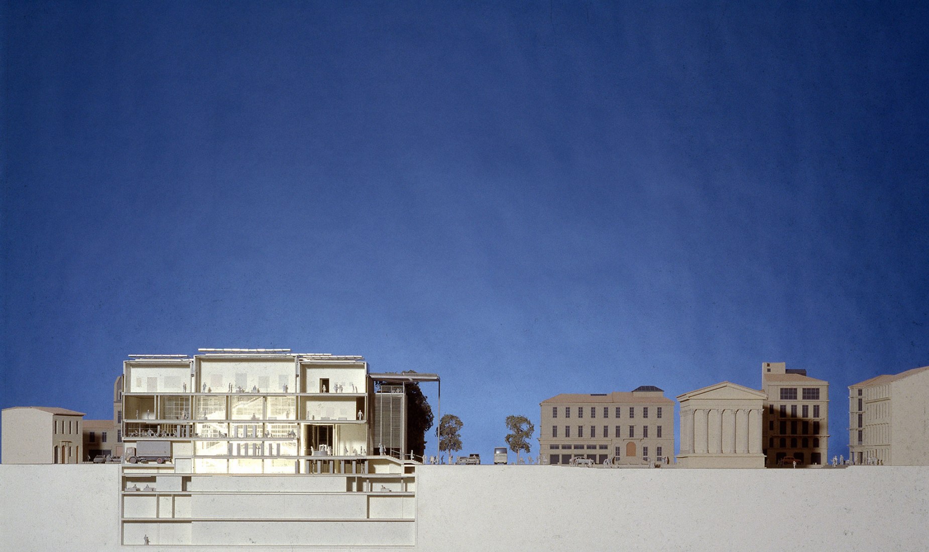 Model. Carré d’Art–Musée d’art contemporain by Foster + Partners.