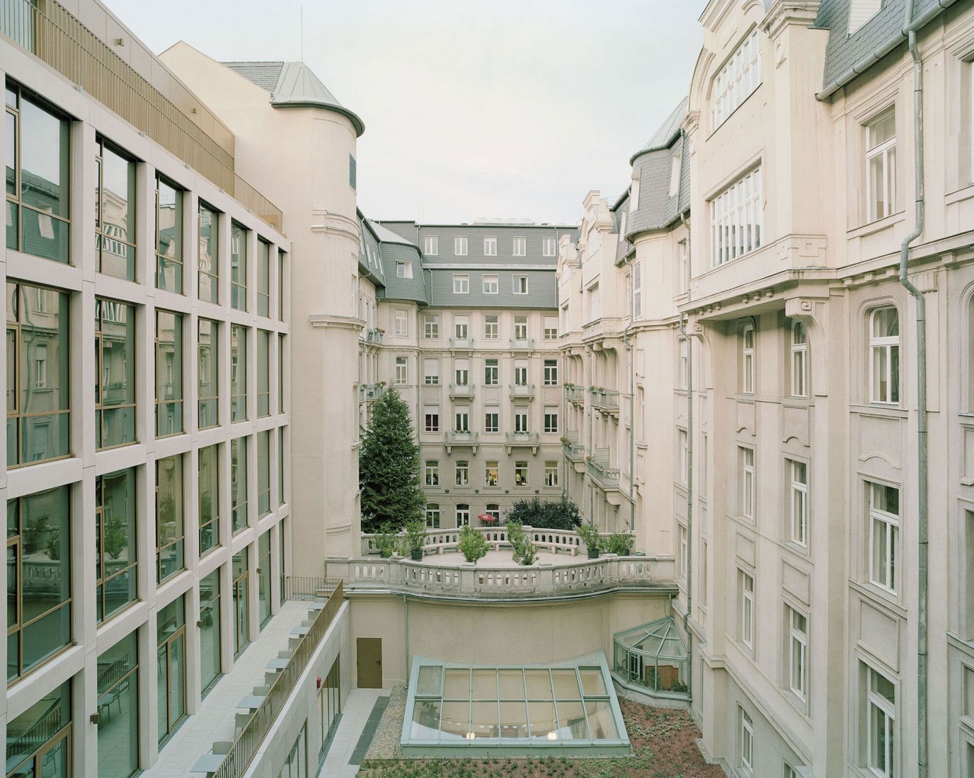 Faculty of Health Sciences at the Semmelweis University by Studio Fragment Kft. Photograph by Balázs Danyi.
