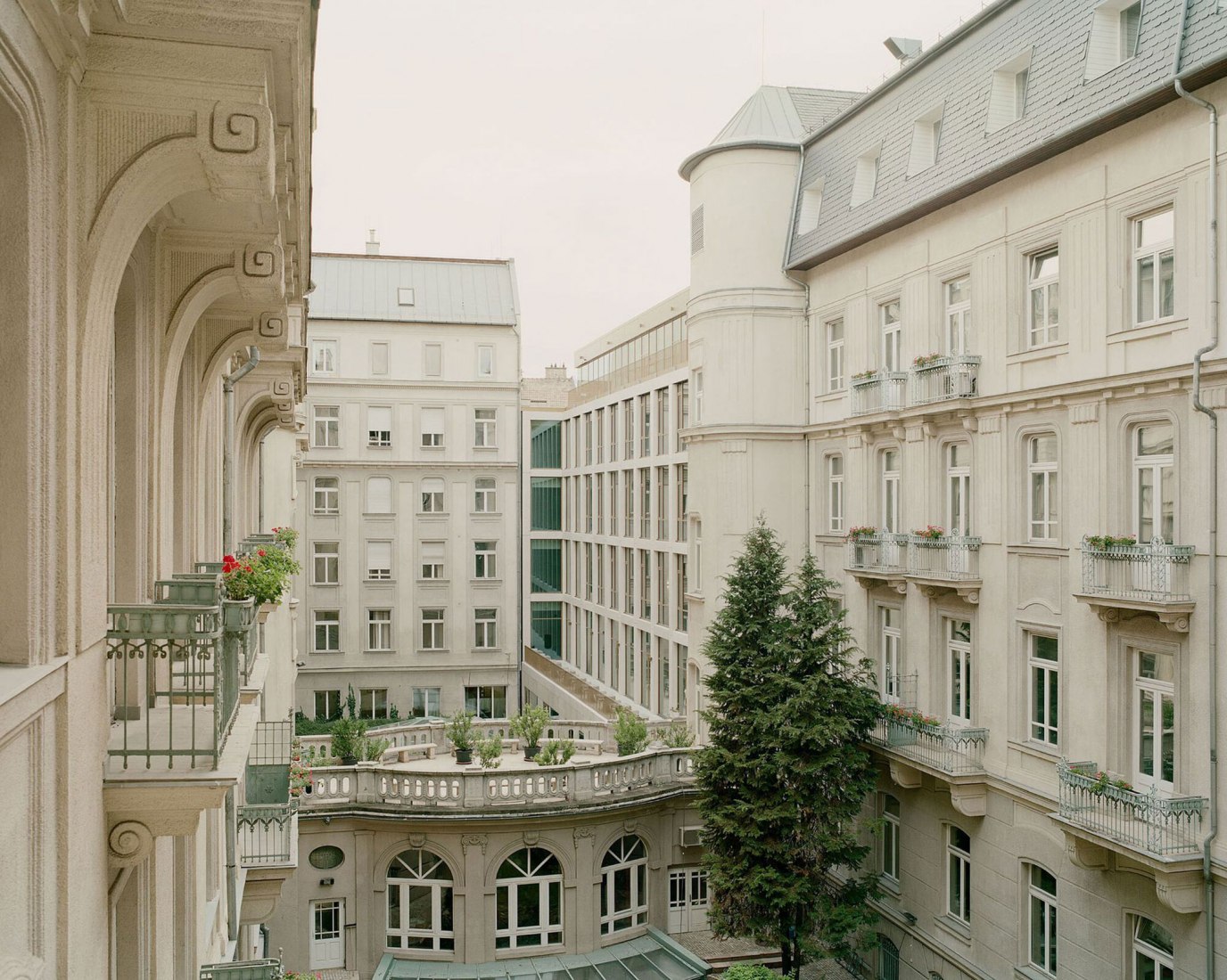Faculty of Health Sciences at the Semmelweis University by Studio Fragment Kft. Photograph by Balázs Danyi.