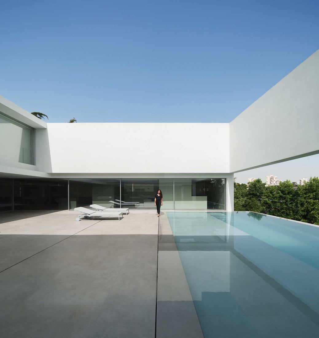Casa Compluvium por Fran Silvestre Arquitectos. Fotografía por Jesús Orrico.